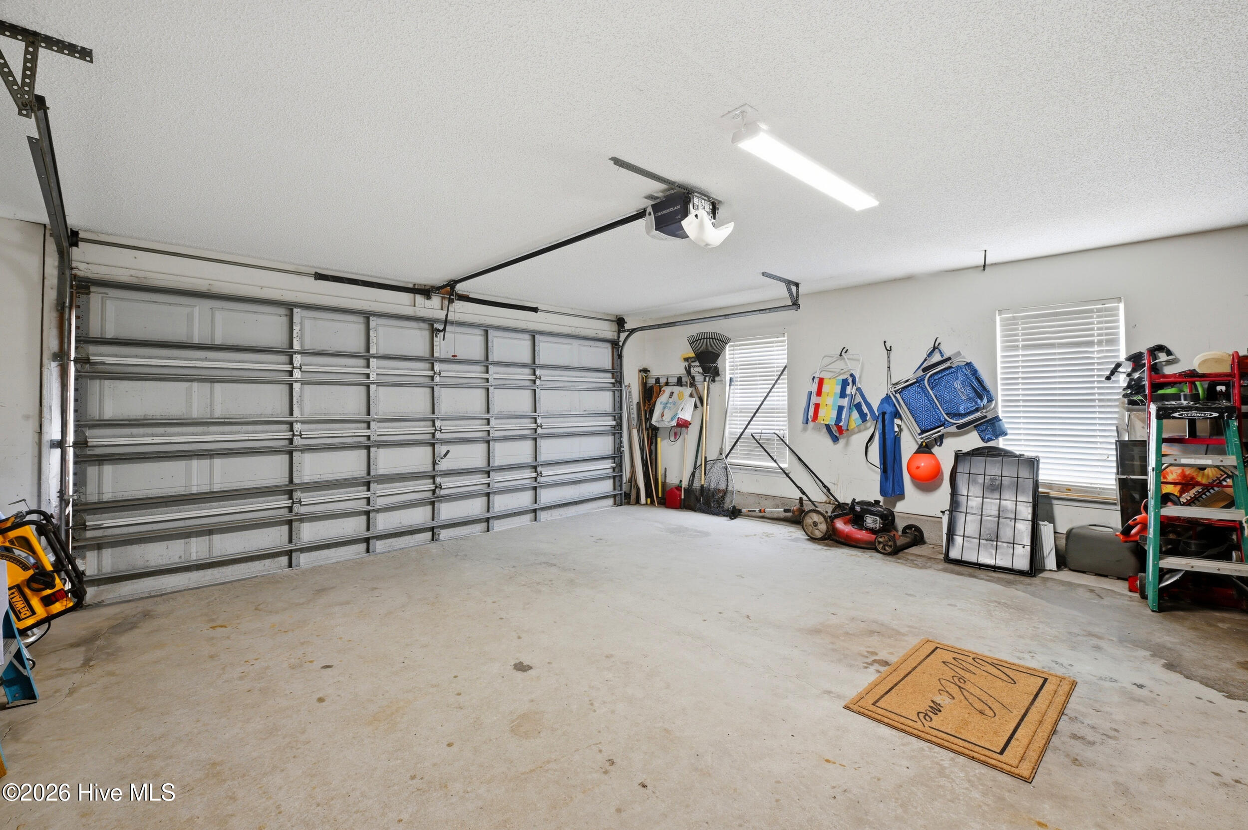 100565195 | Photo 32