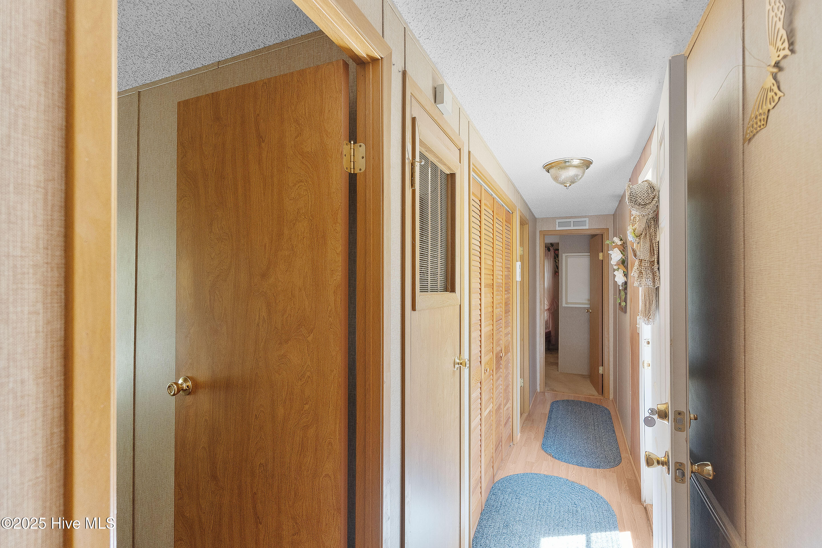 100562798 | Photo 16