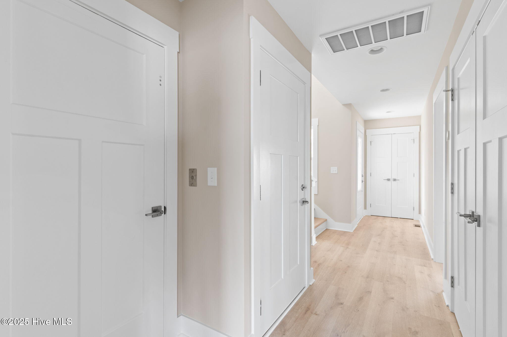 100485023 | Photo 46