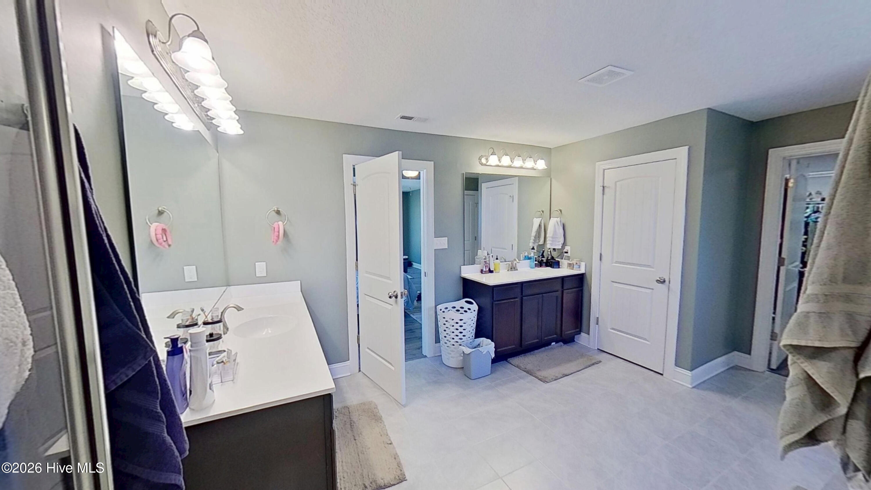 100566911 | Photo 18