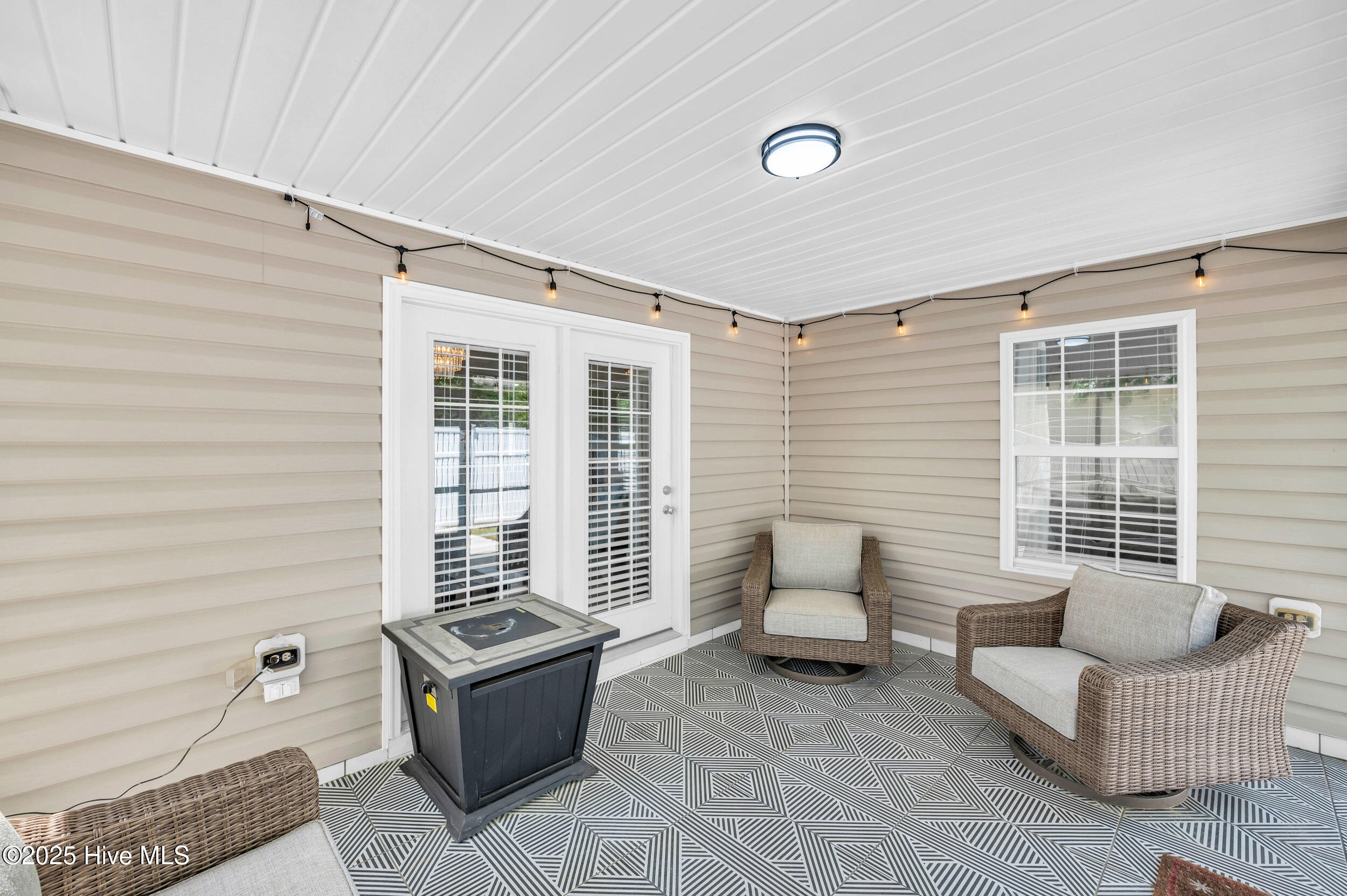 100540826 | Photo 26