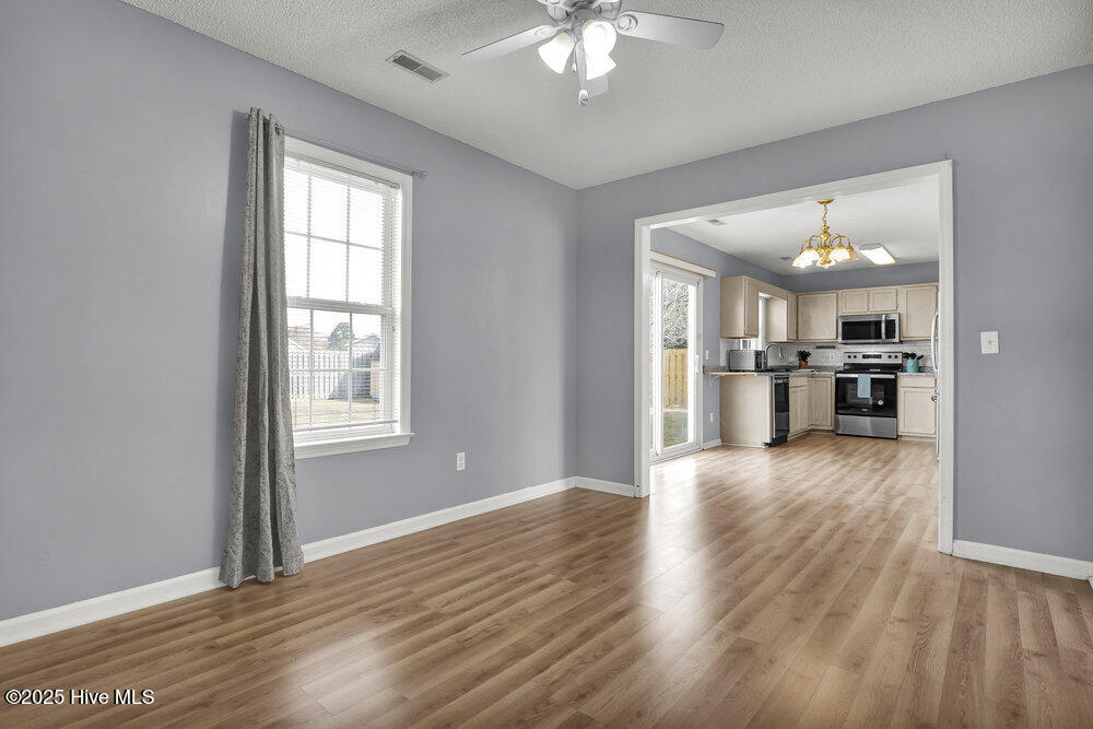 100544228 | Photo 13