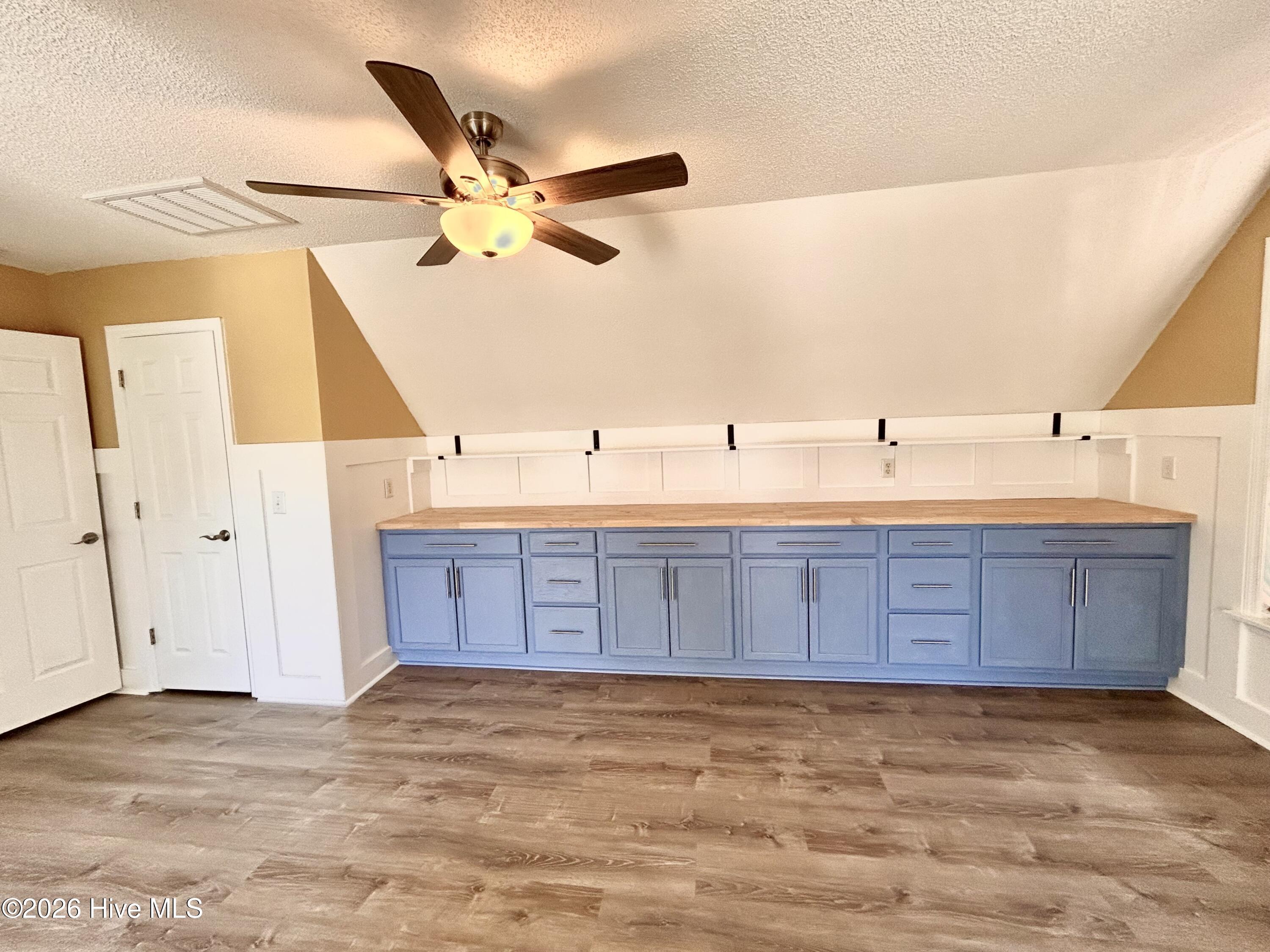 100564341 | Photo 21