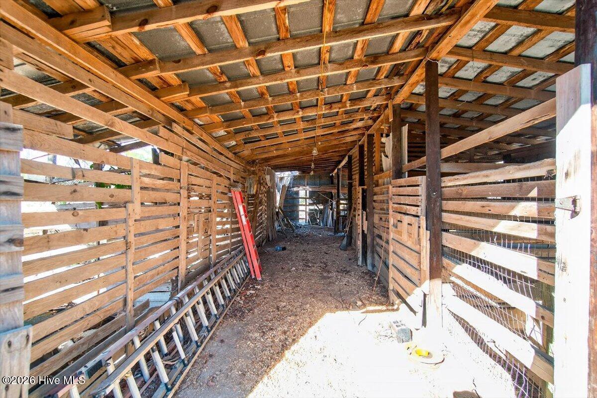 100551580 | Photo 45