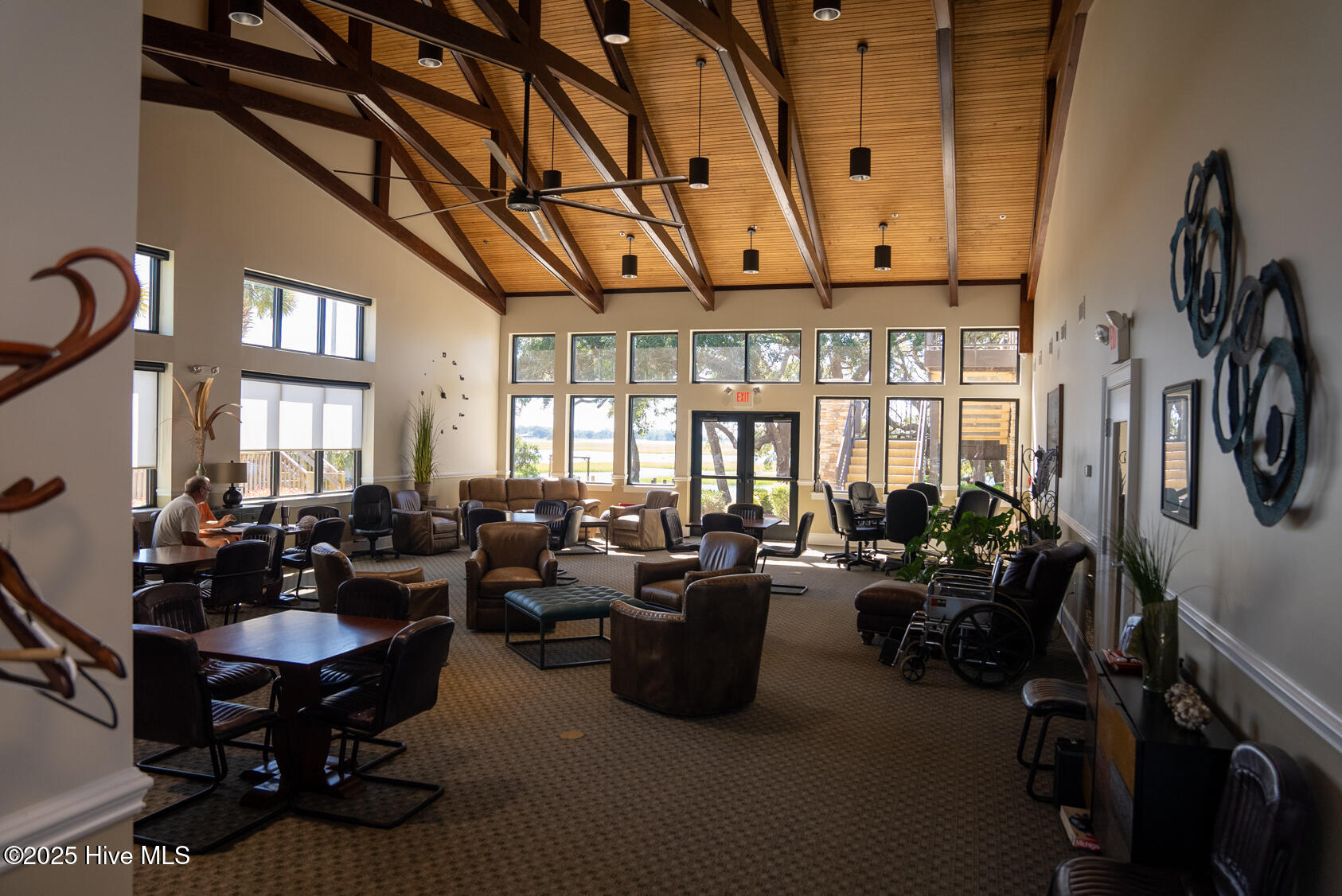 100543941 | Photo 80