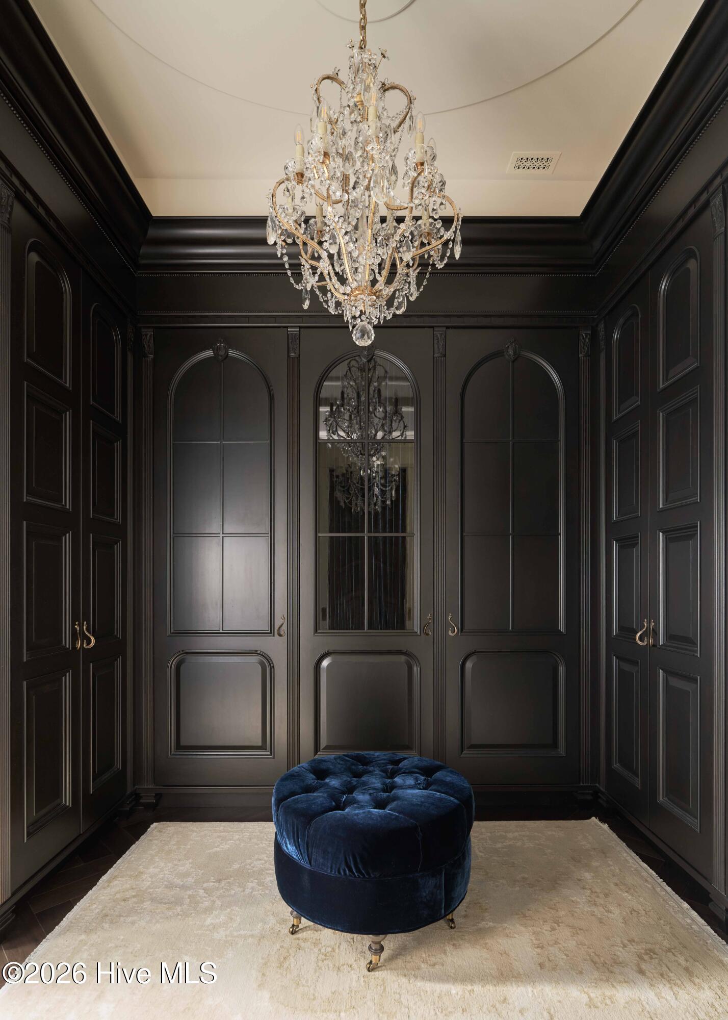 100569177 | Photo 33