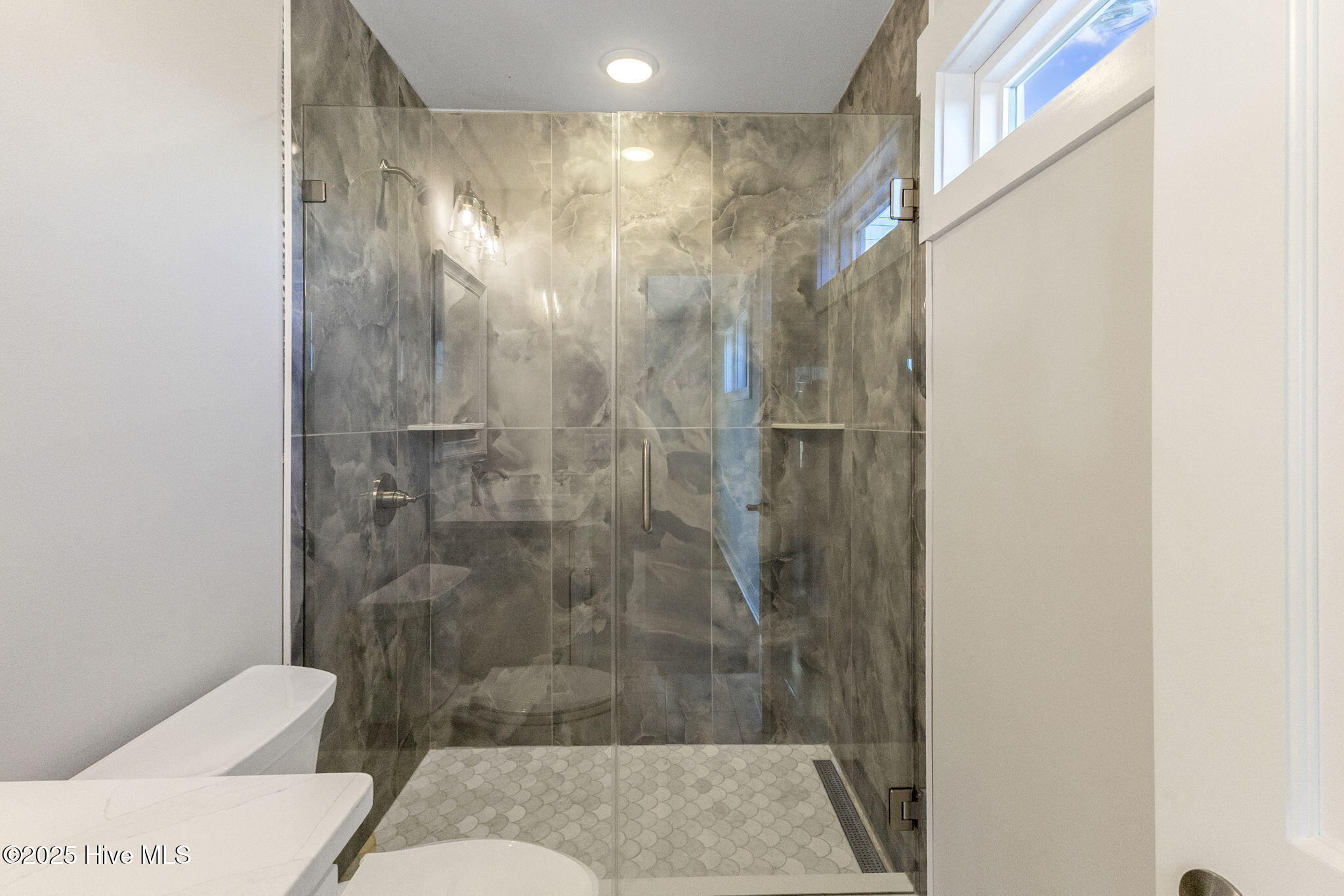 100522656 | Photo 32