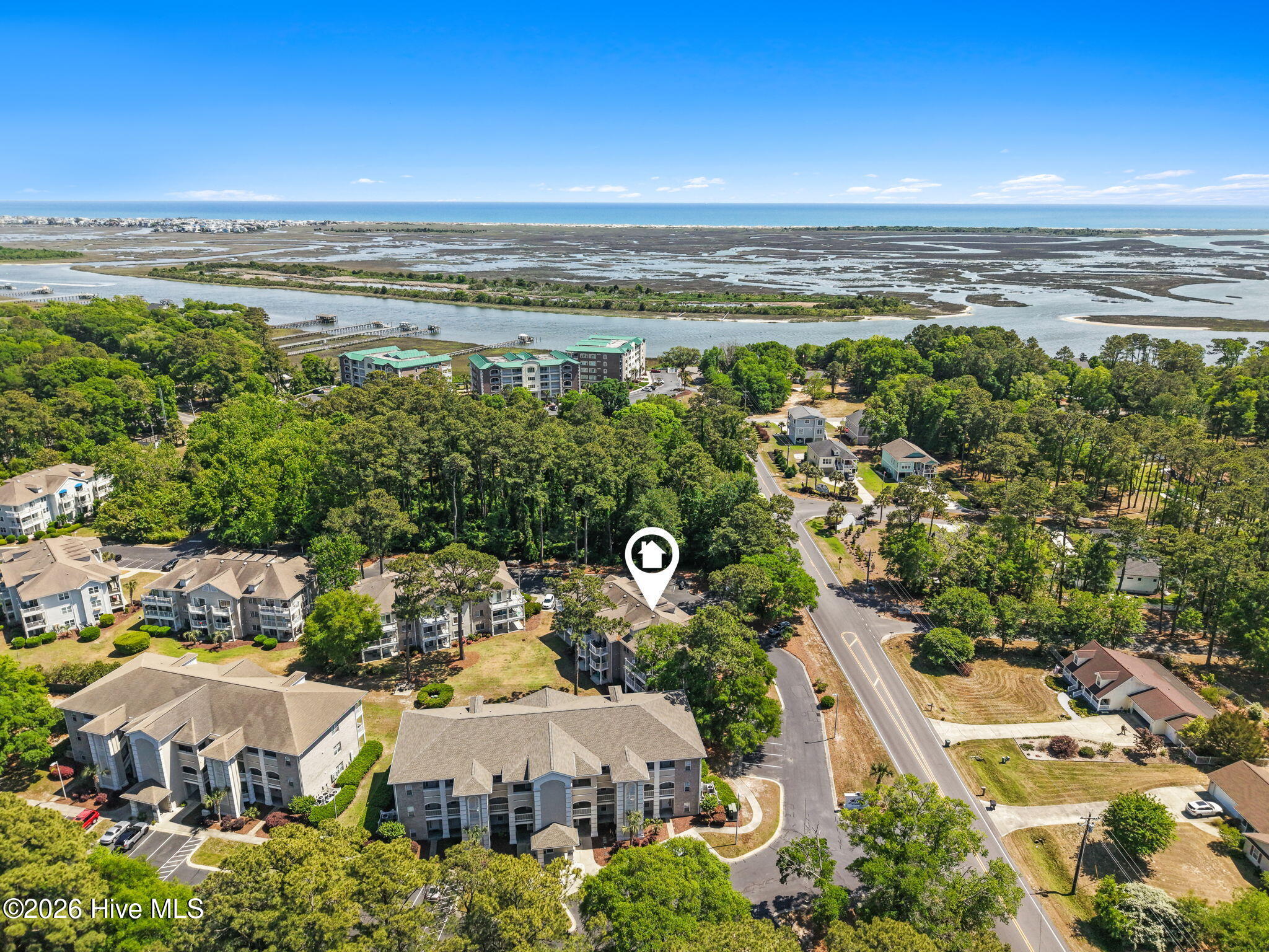 100569270 | Photo 38