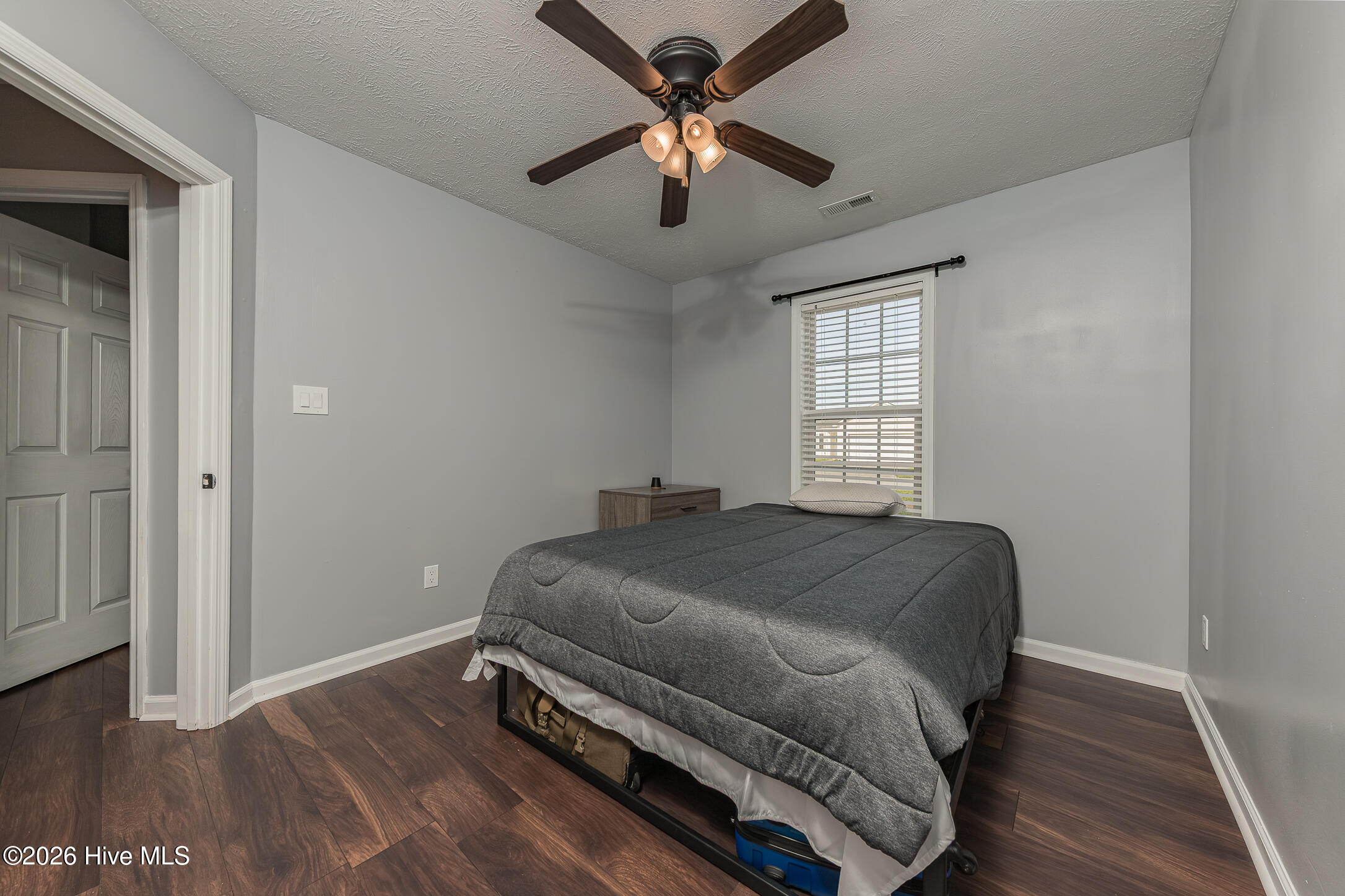 100561877 | Photo 30