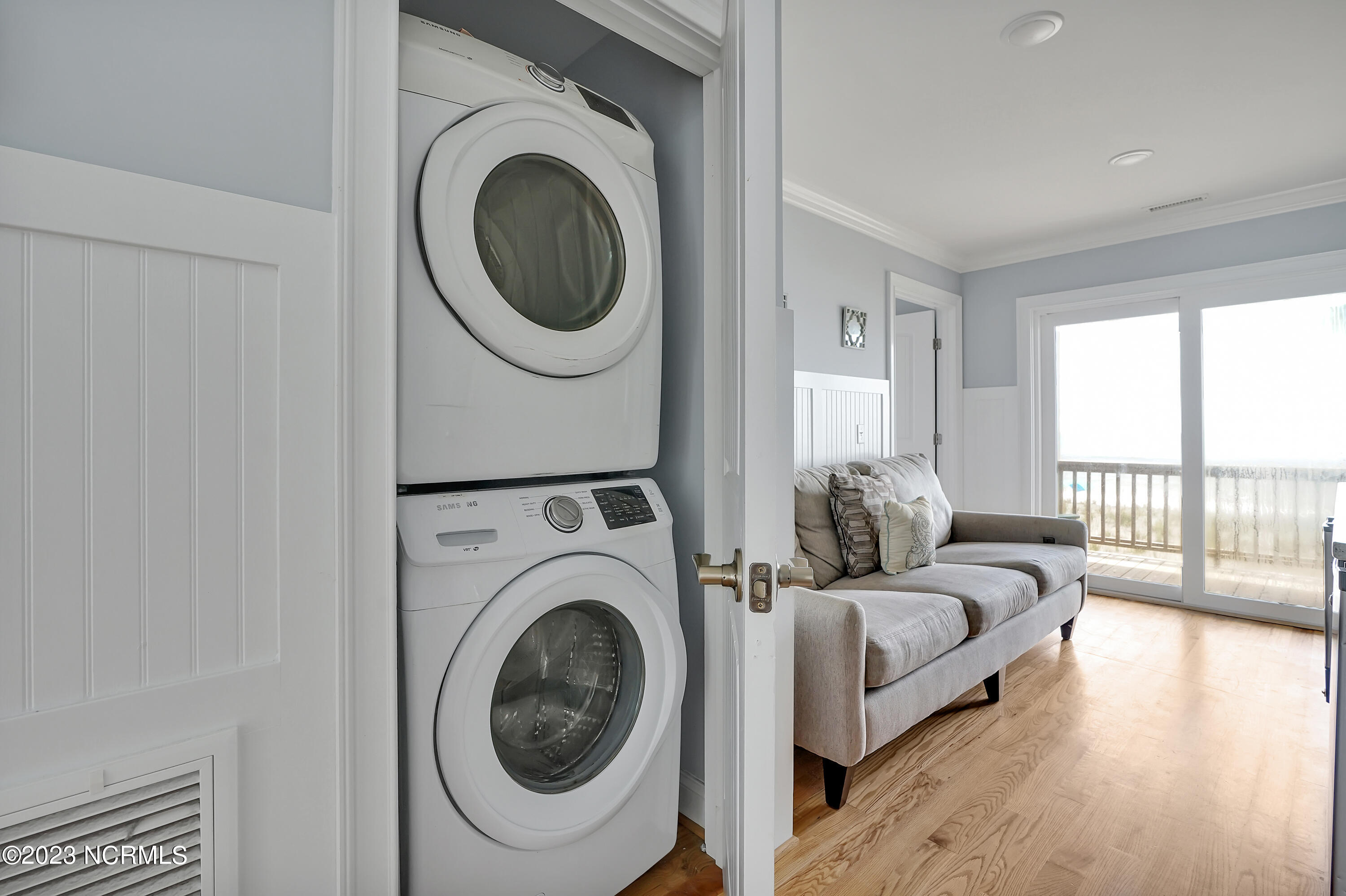 100558730 | Photo 48