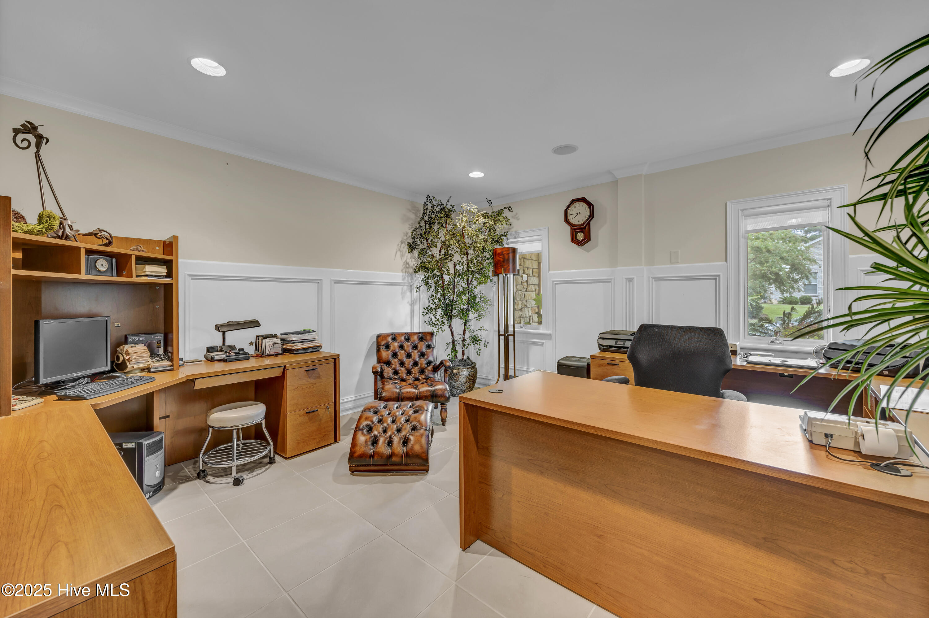 100530989 | Photo 55