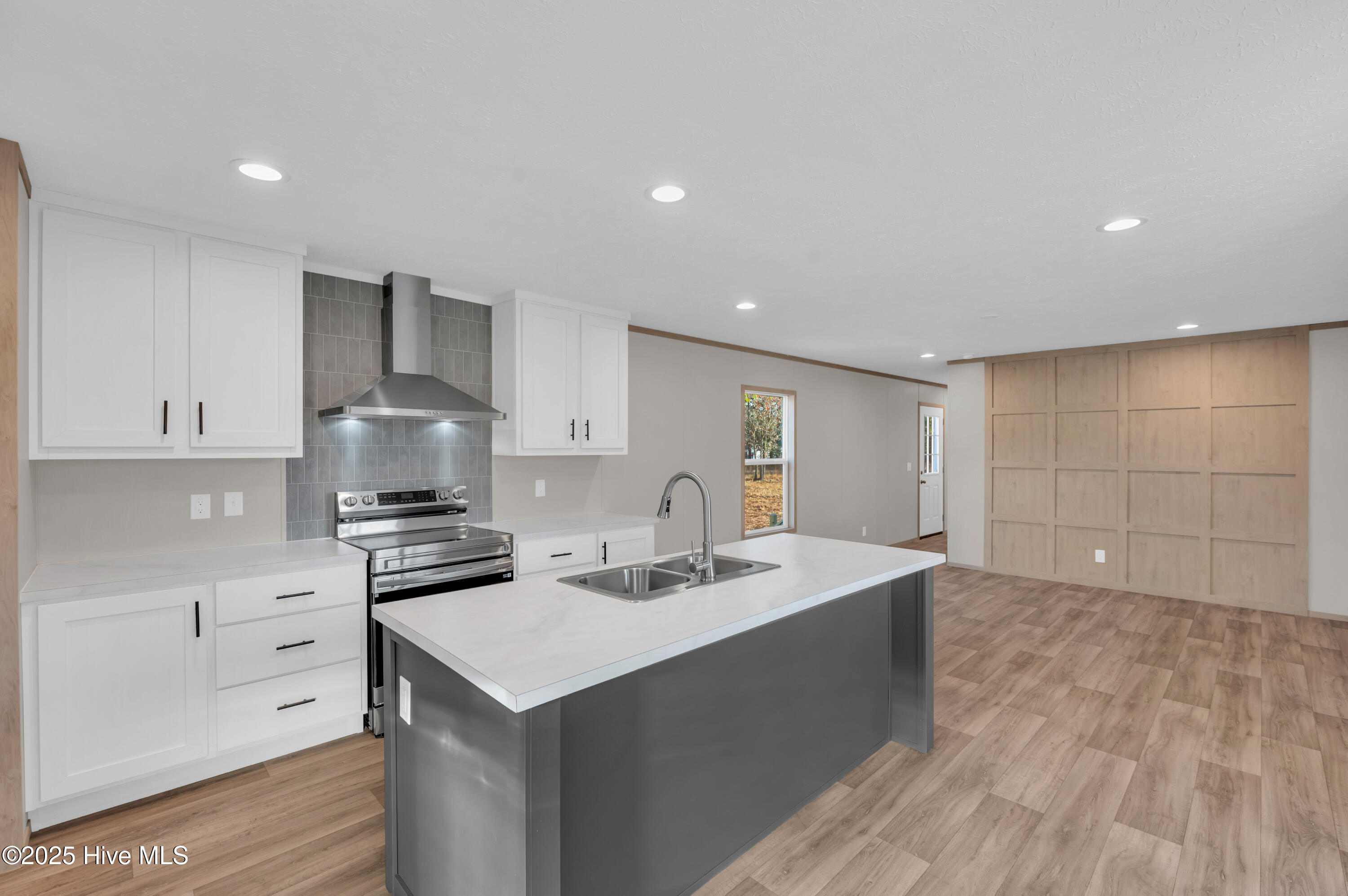 100545094 | Photo 11