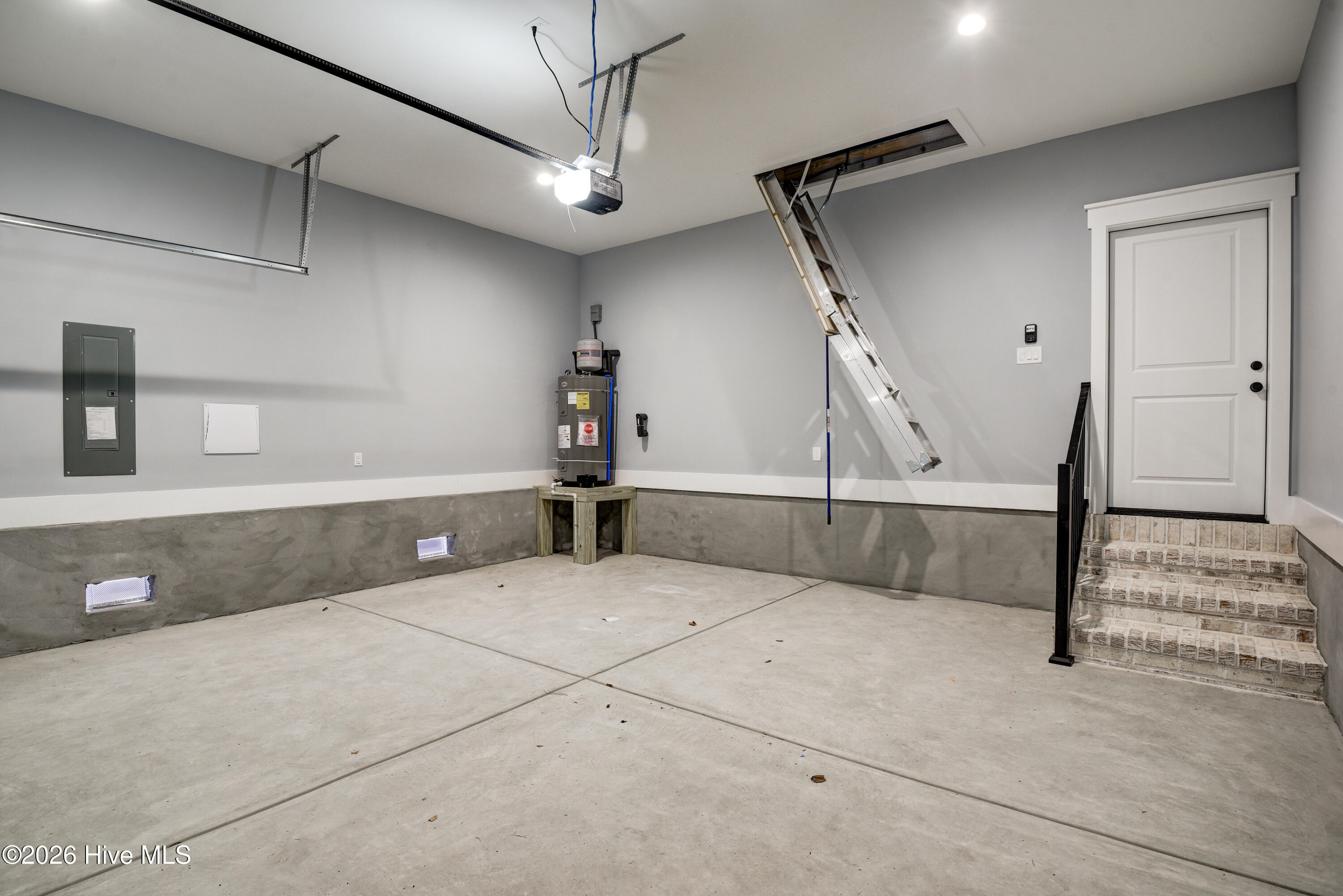 100560794 | Photo 45