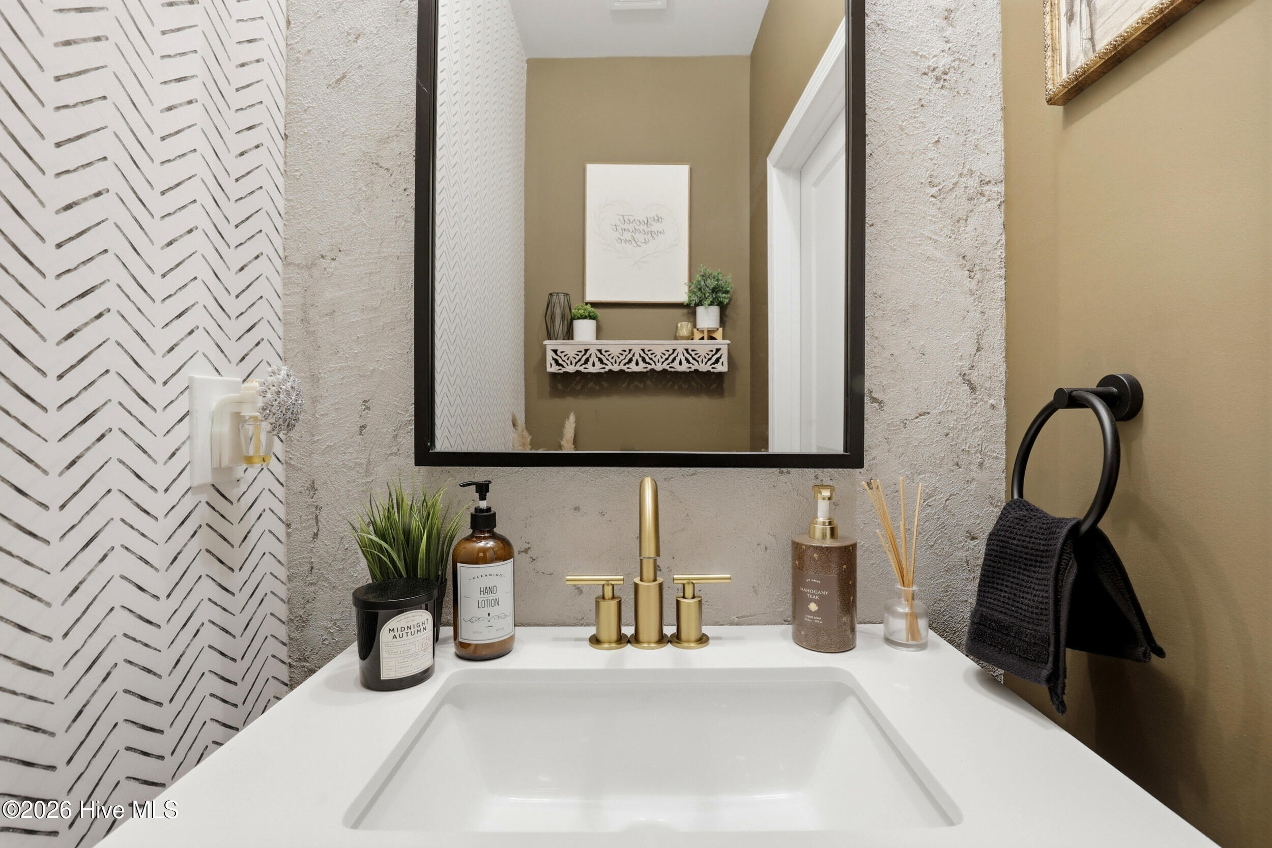 100557529 | Photo 26