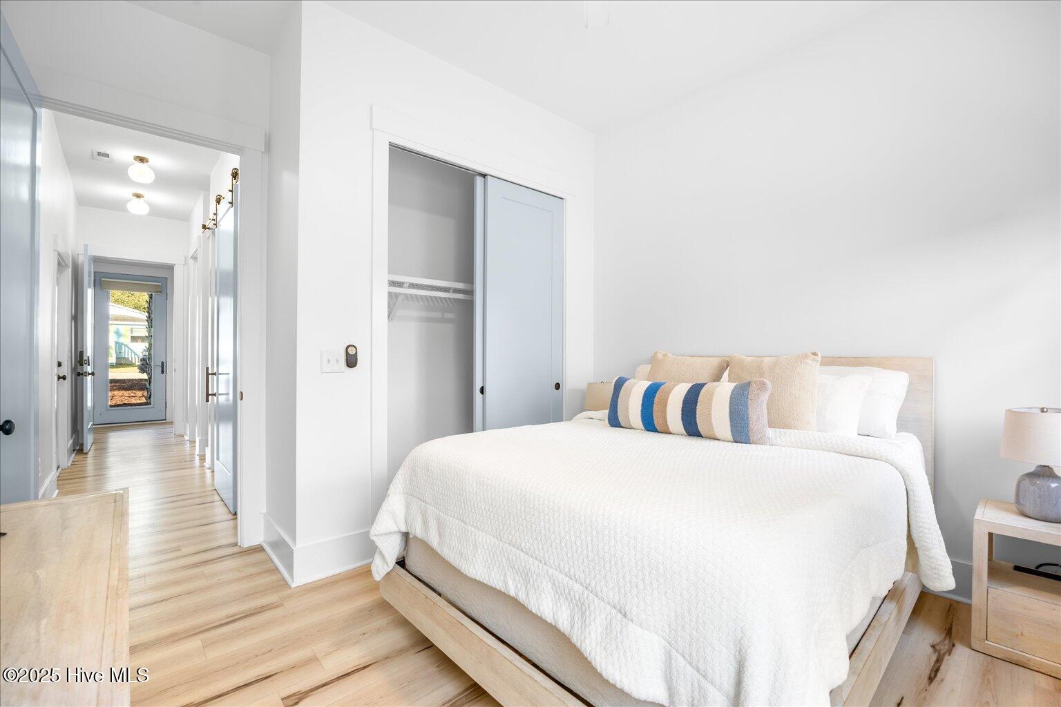 100544004 | Photo 39