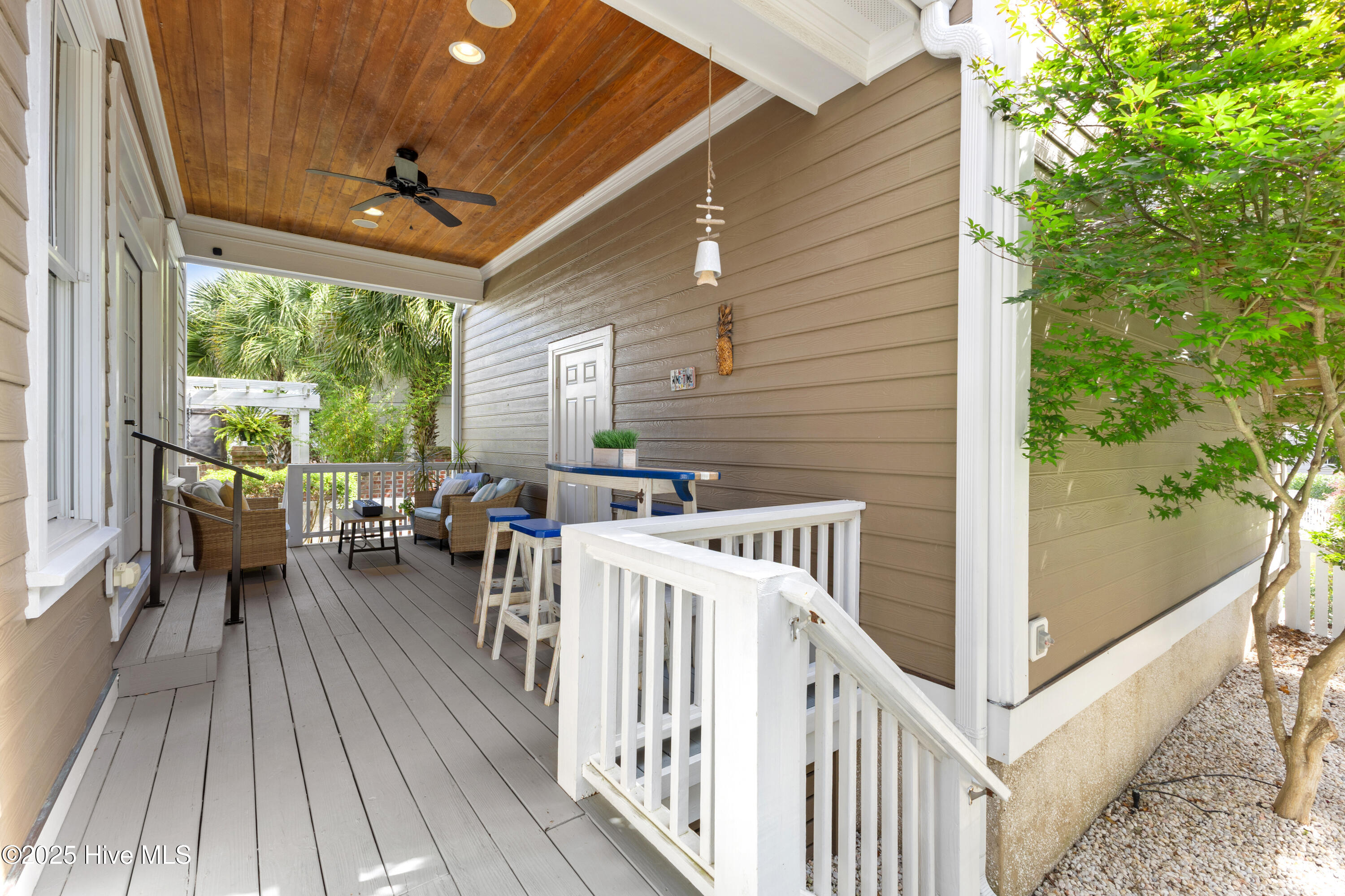 100541360 | Photo 44