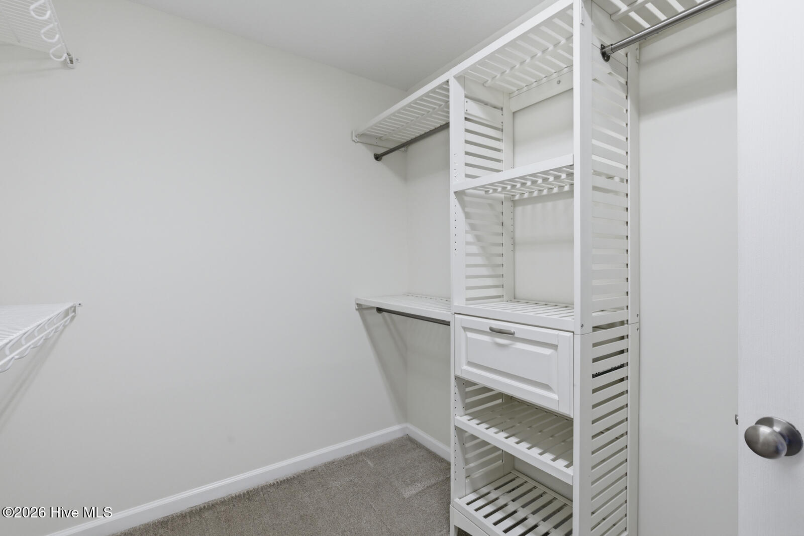 100568467 | Photo 28