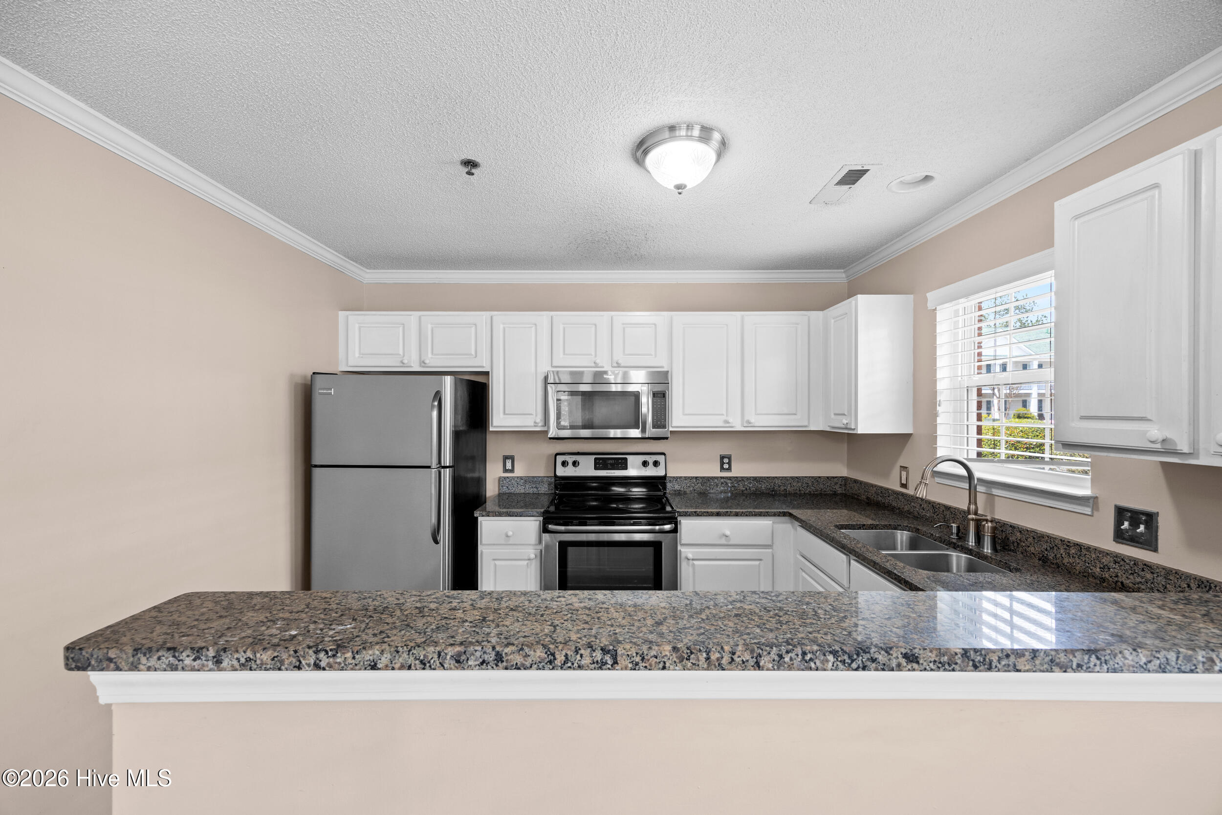 100564303 | Photo 21