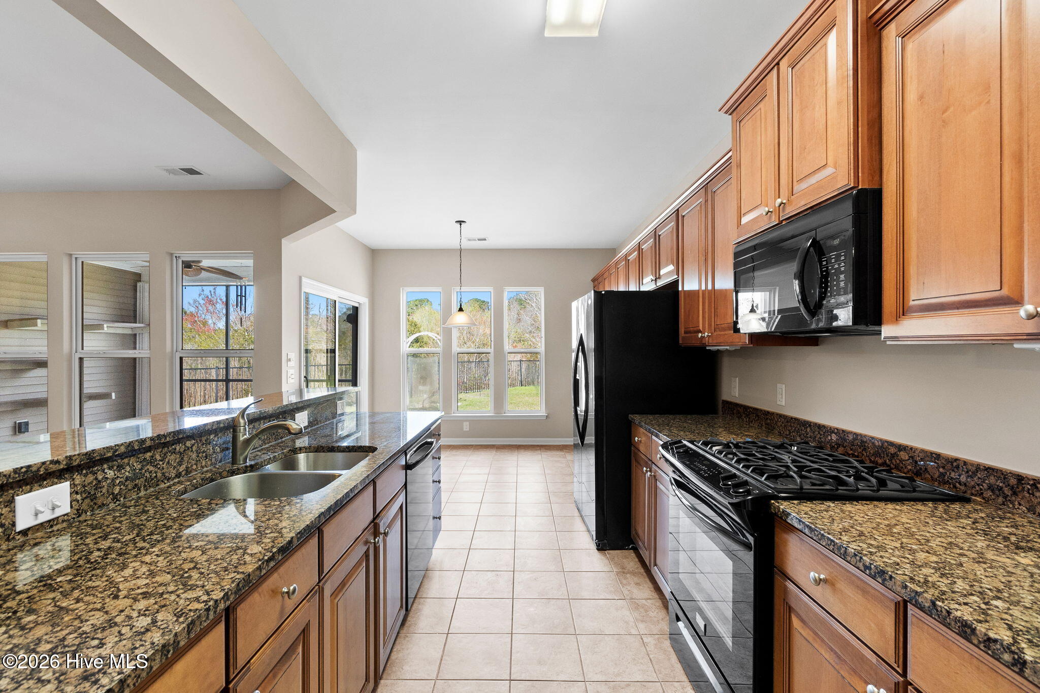 100561861 | Photo 14