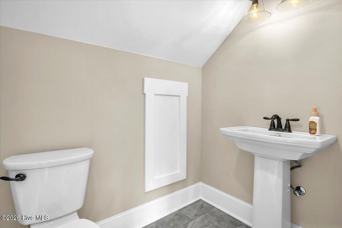 100558839 | Photo 73