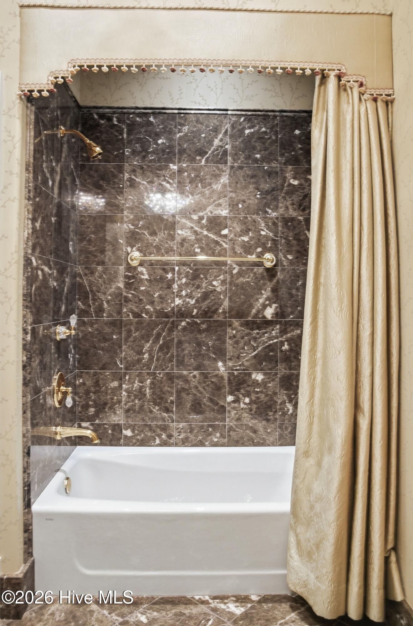 100557099 | Photo 48