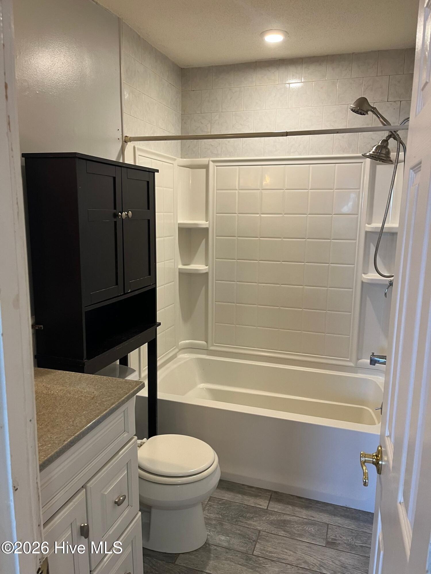 100569627 | Photo 18