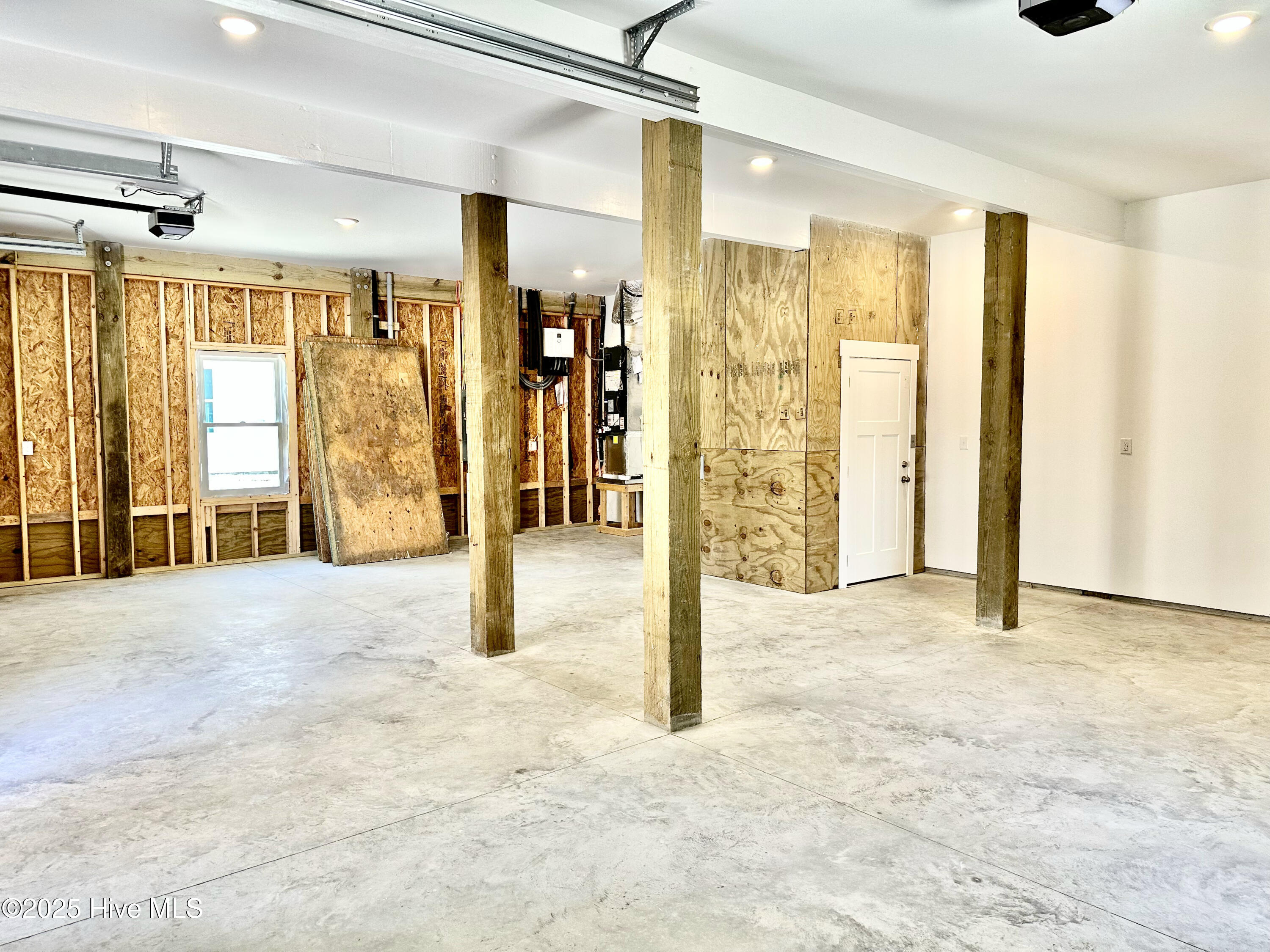 100537365 | Photo 39