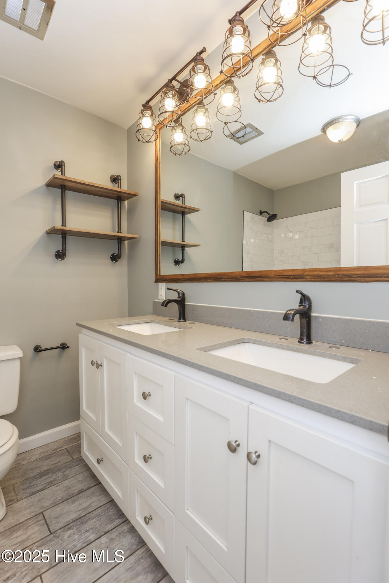 100546143 | Photo 25