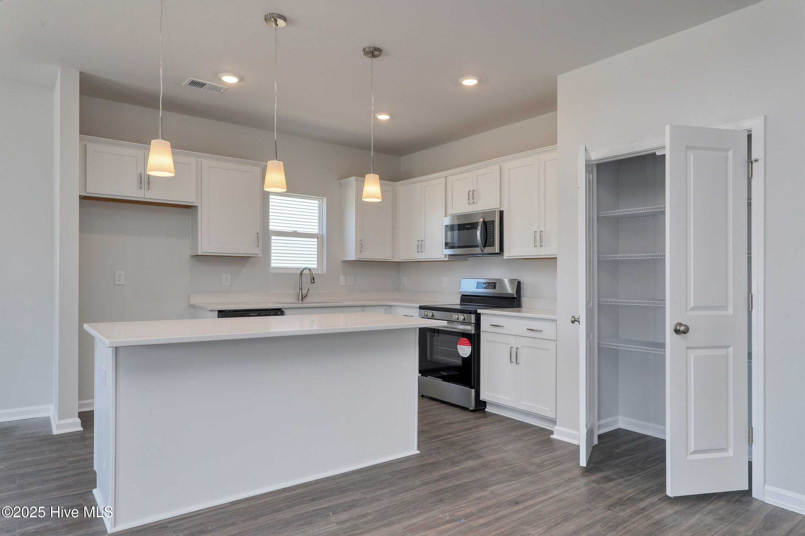 100552659 | Photo 23