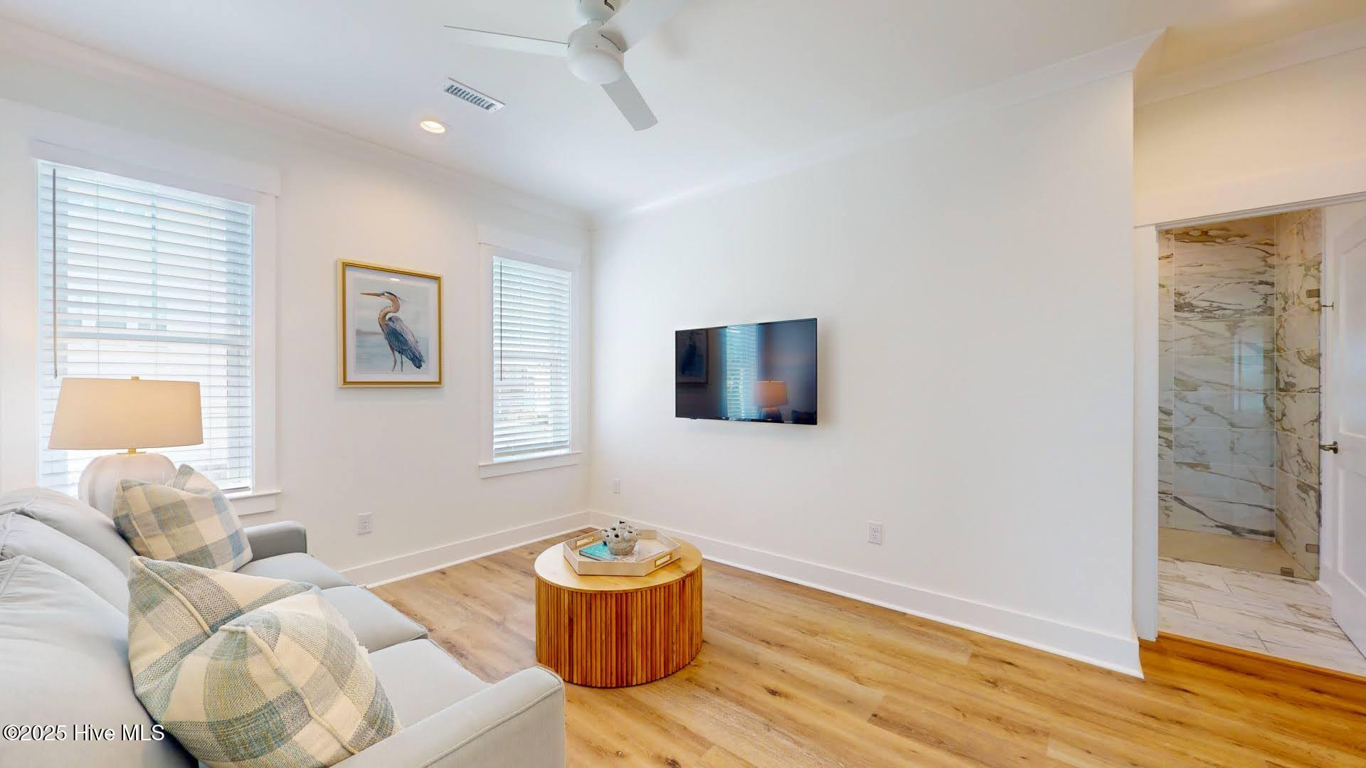 100560716 | Photo 43