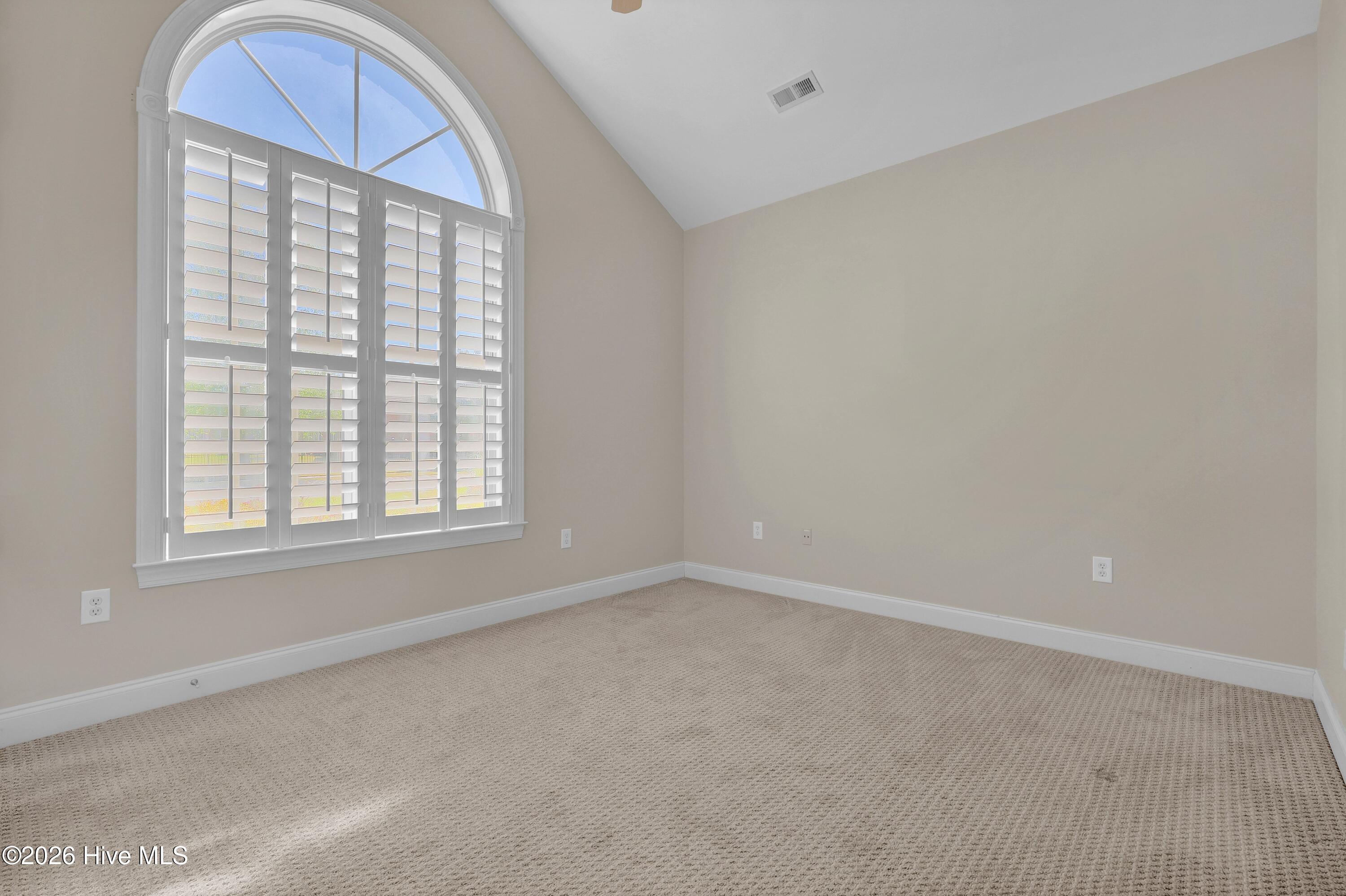 100567268 | Photo 32