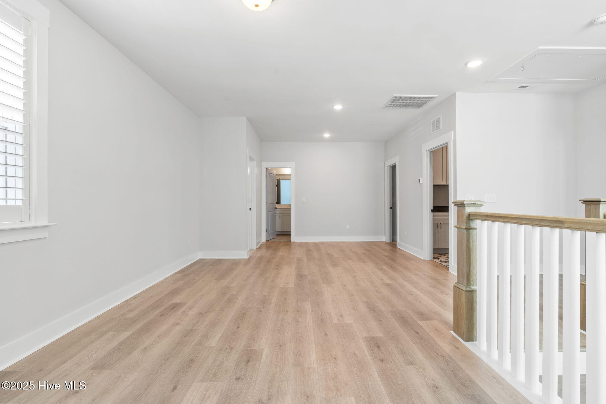 100485304 | Photo 23