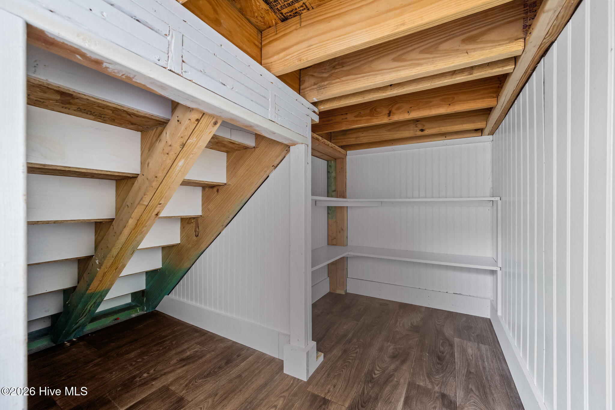 100570344 | Photo 18