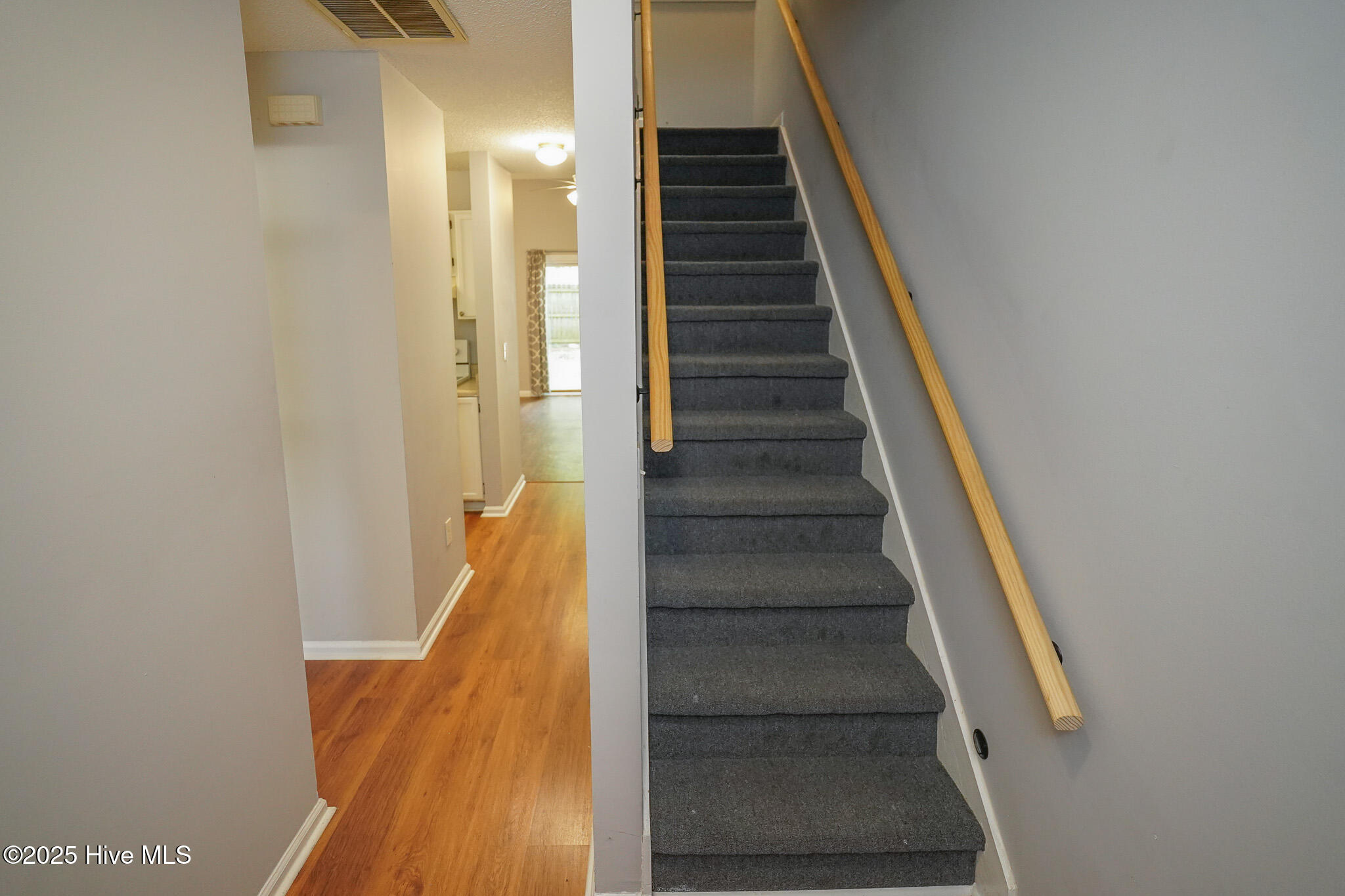 100521141 | Photo 27