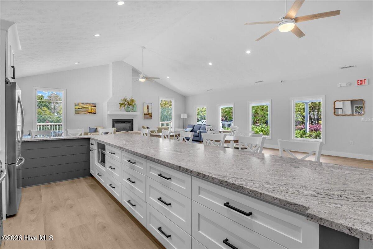 100565920 | Photo 76