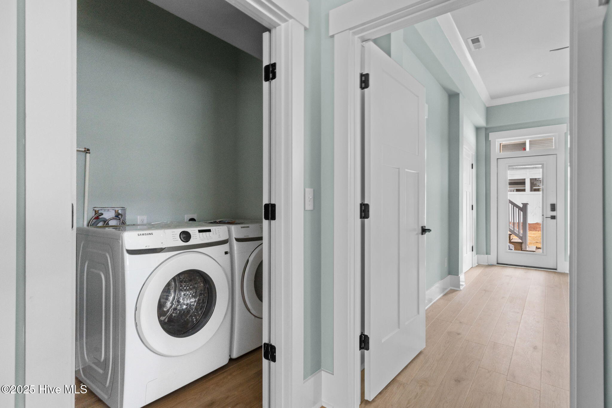 100548785 | Photo 35