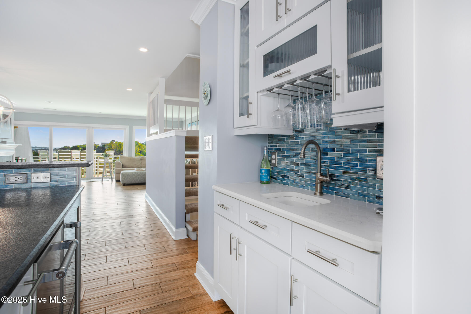 100564405 | Photo 15