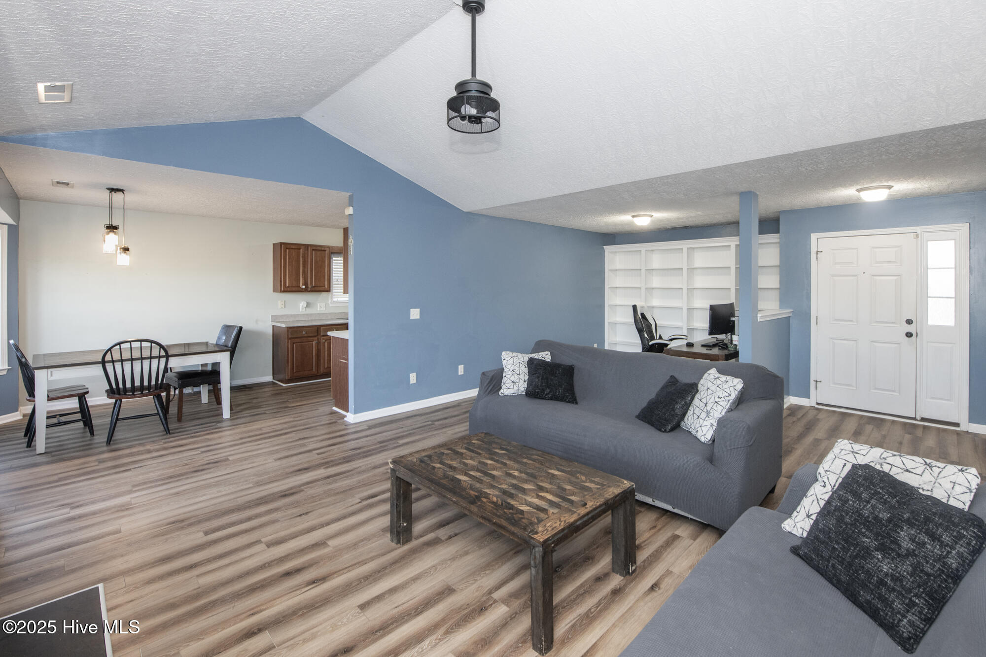 100541598 | Photo 11