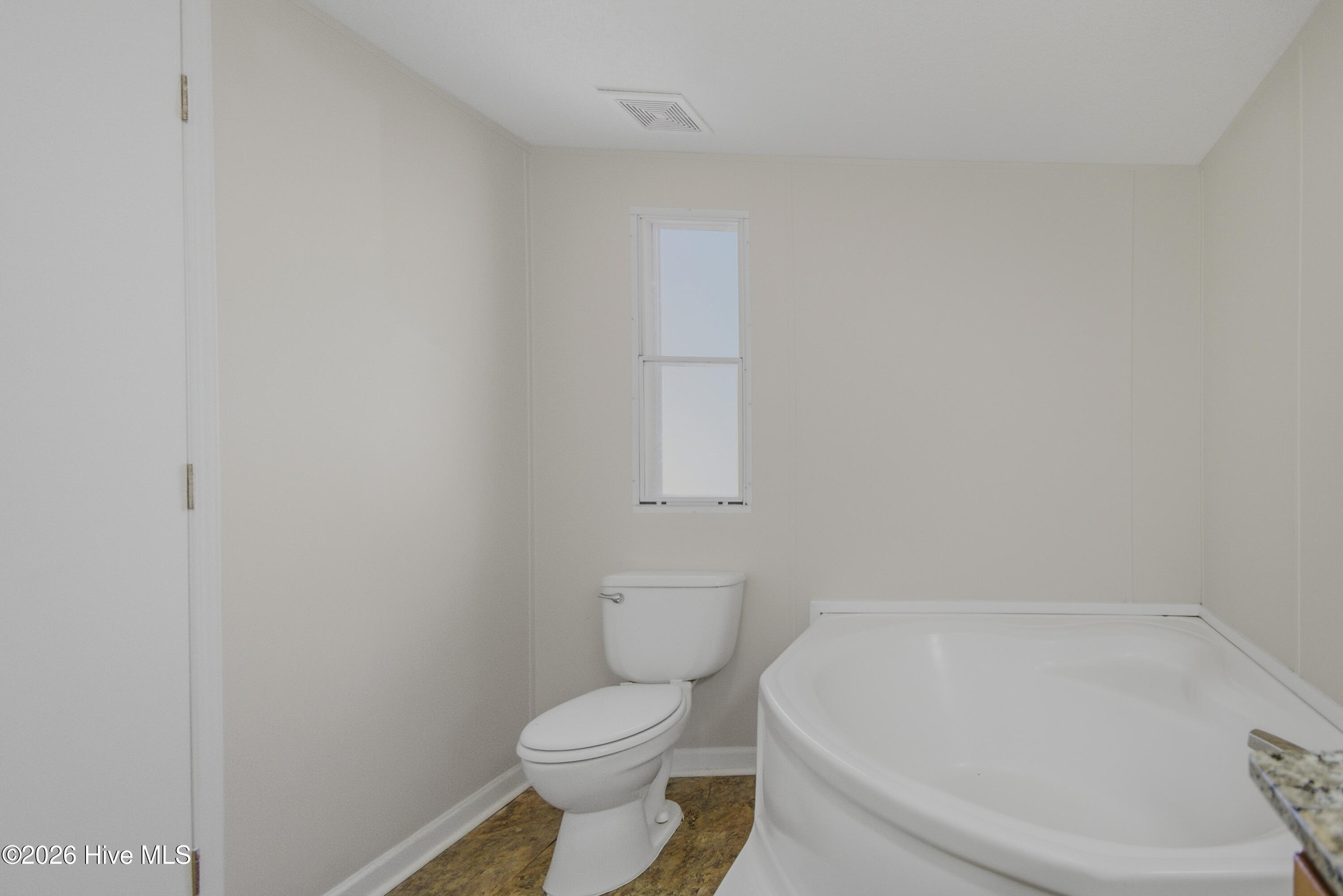 100566324 | Photo 25