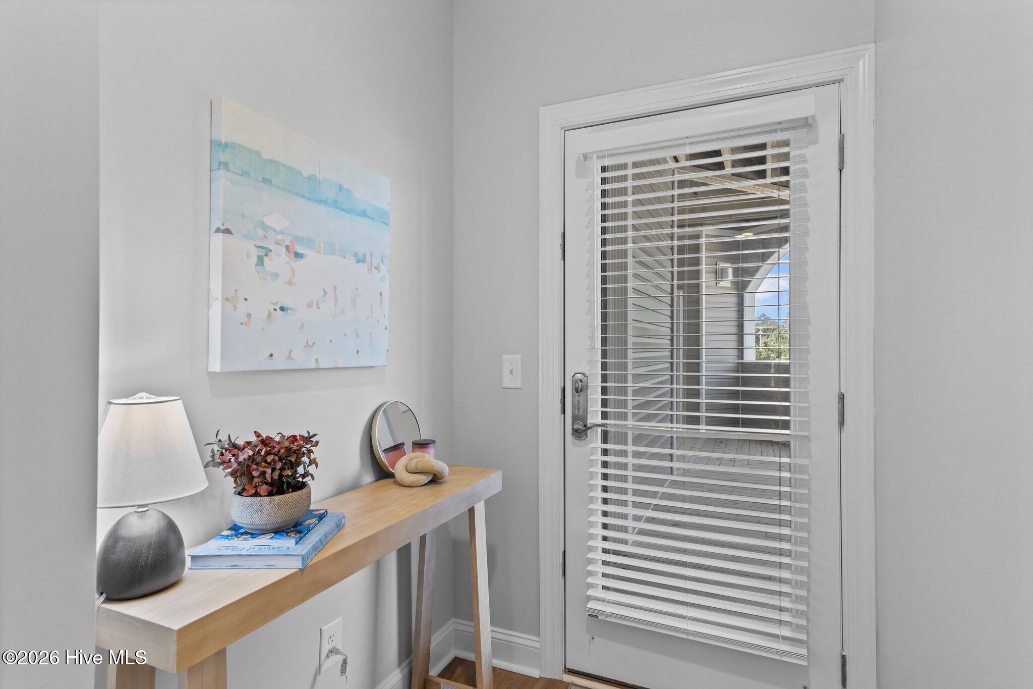 100563198 | Photo 32