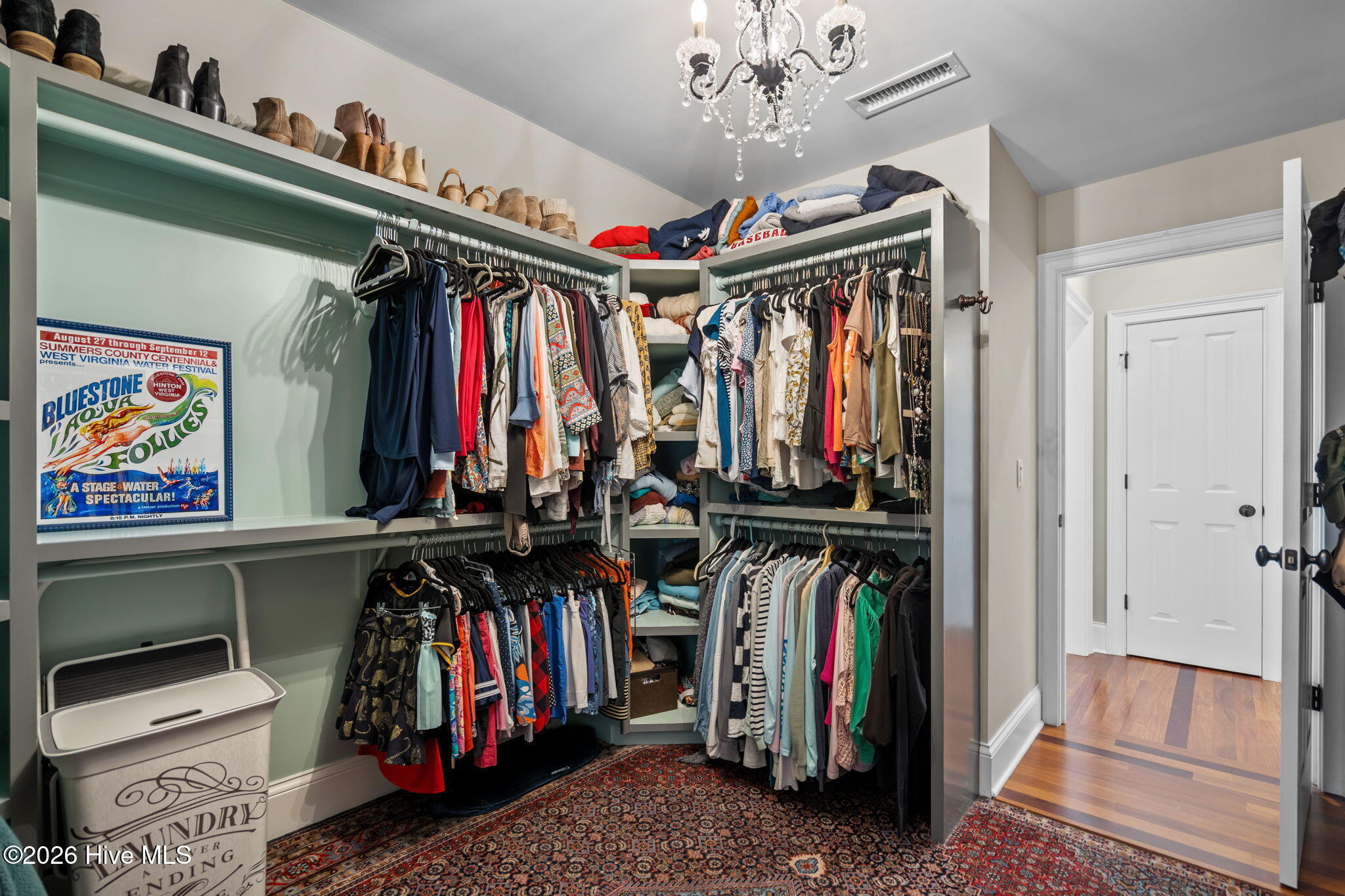 100551618 | Photo 44