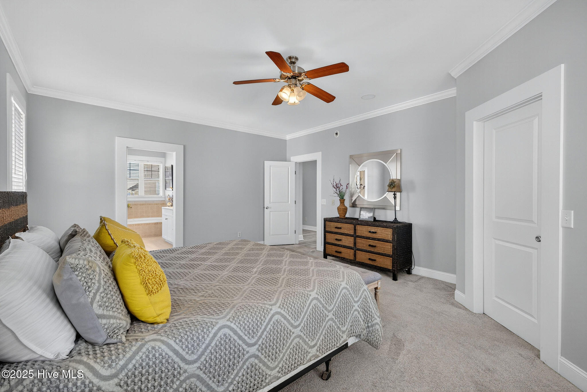 100557630 | Photo 15