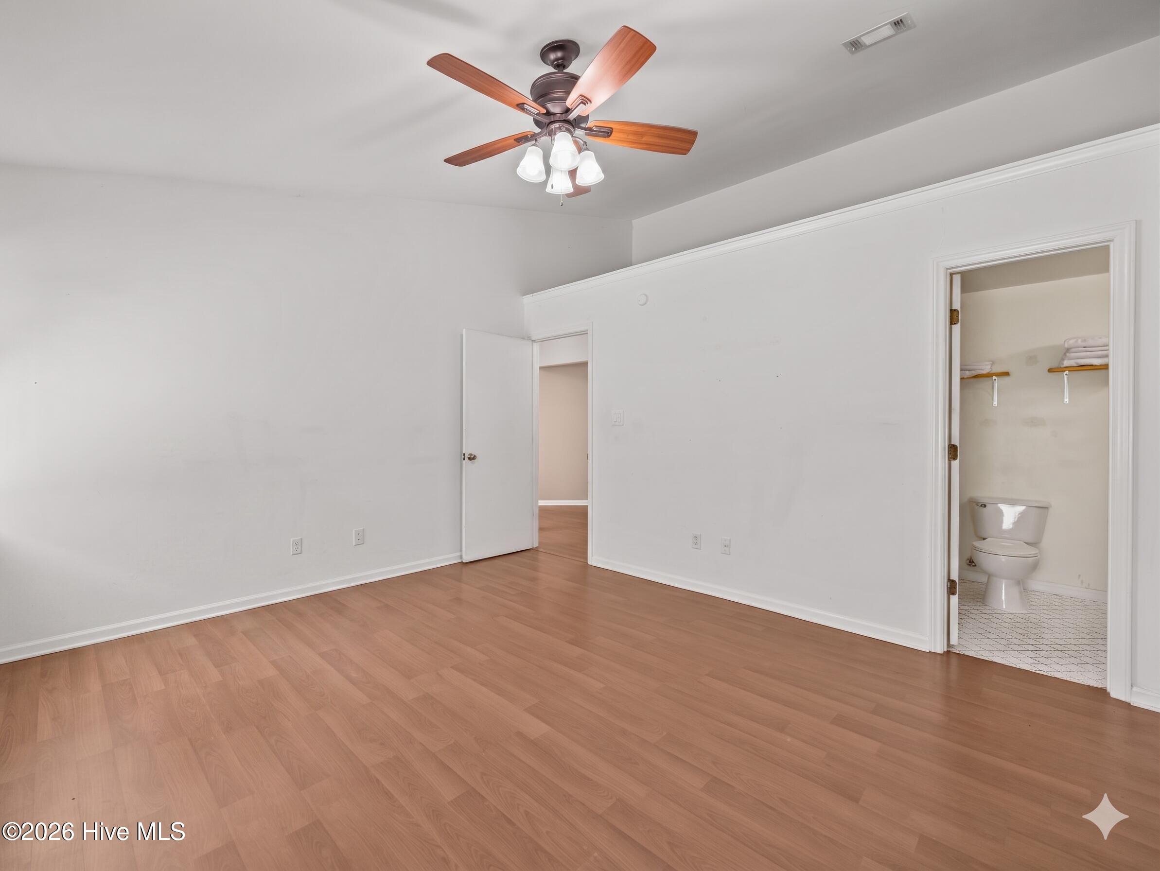 100567590 | Photo 14