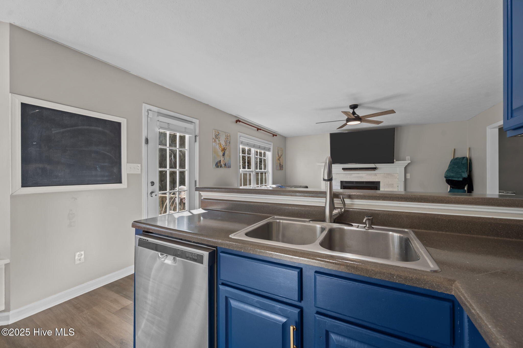 100545642 | Photo 16