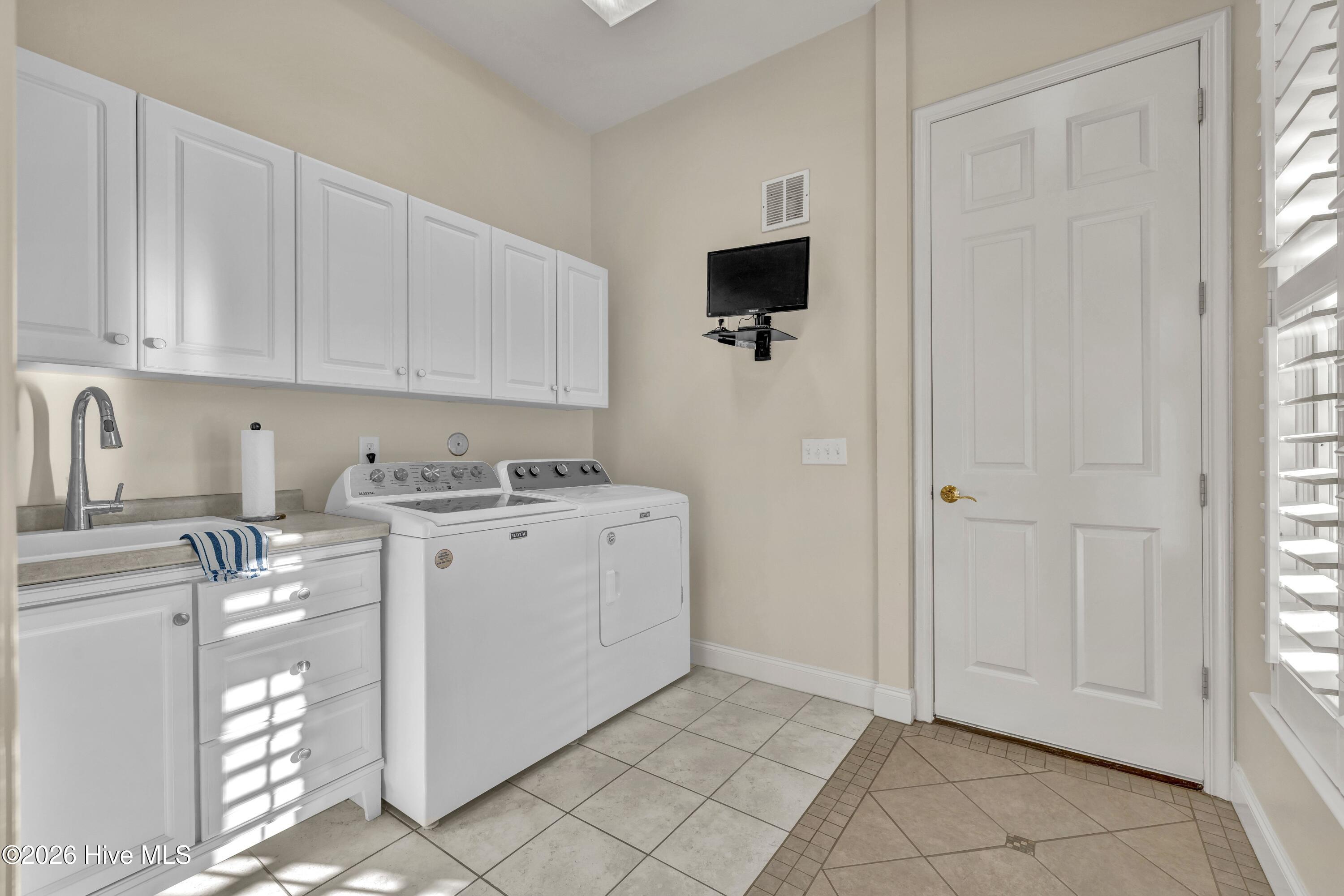 100554870 | Photo 23