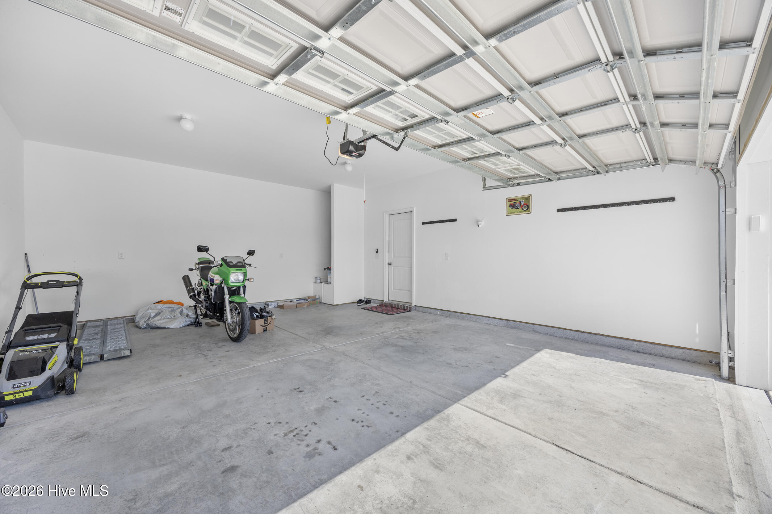 100569067 | Photo 56