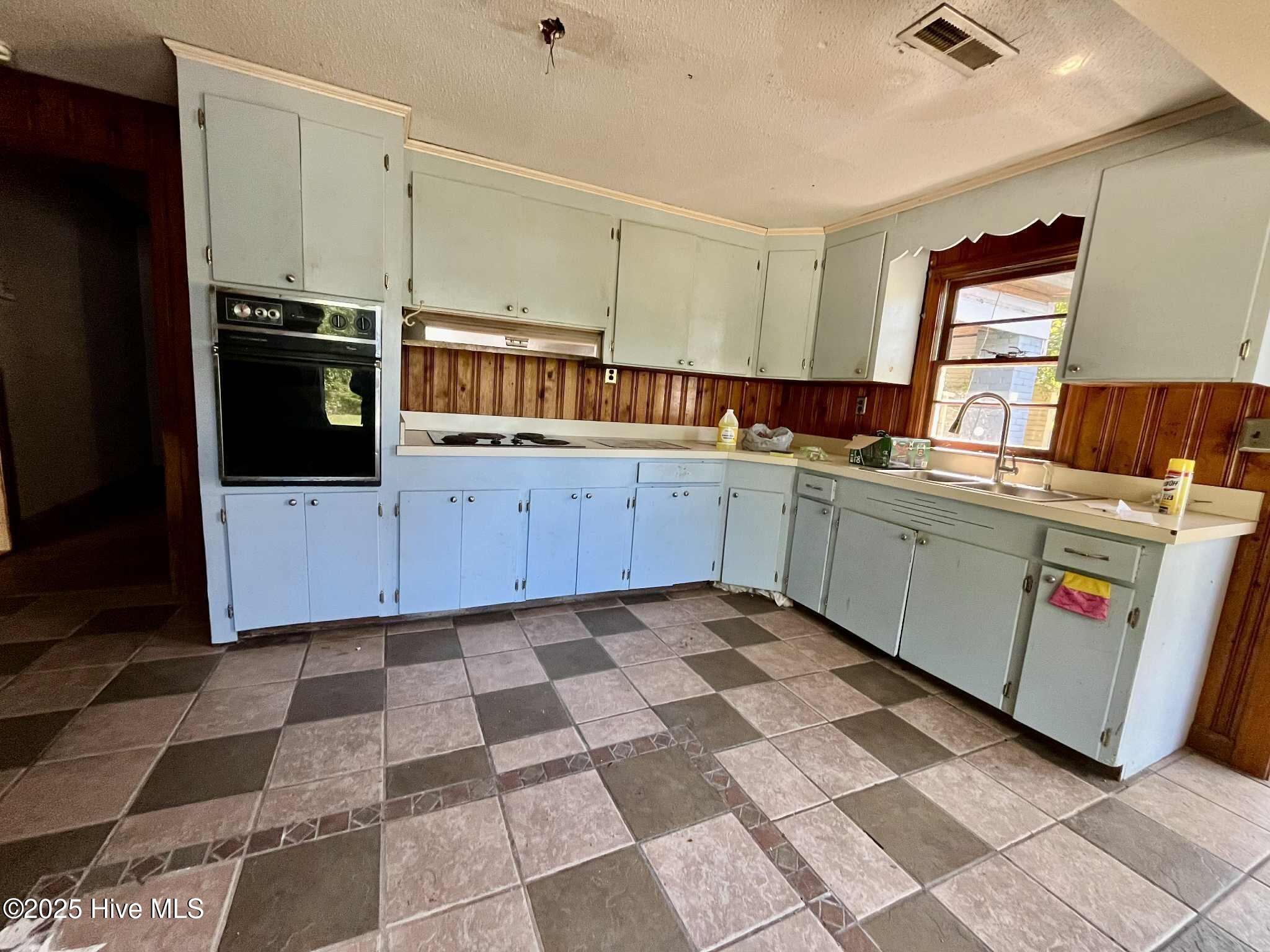 26268566-7368-470e-bf36-faf3eb116141