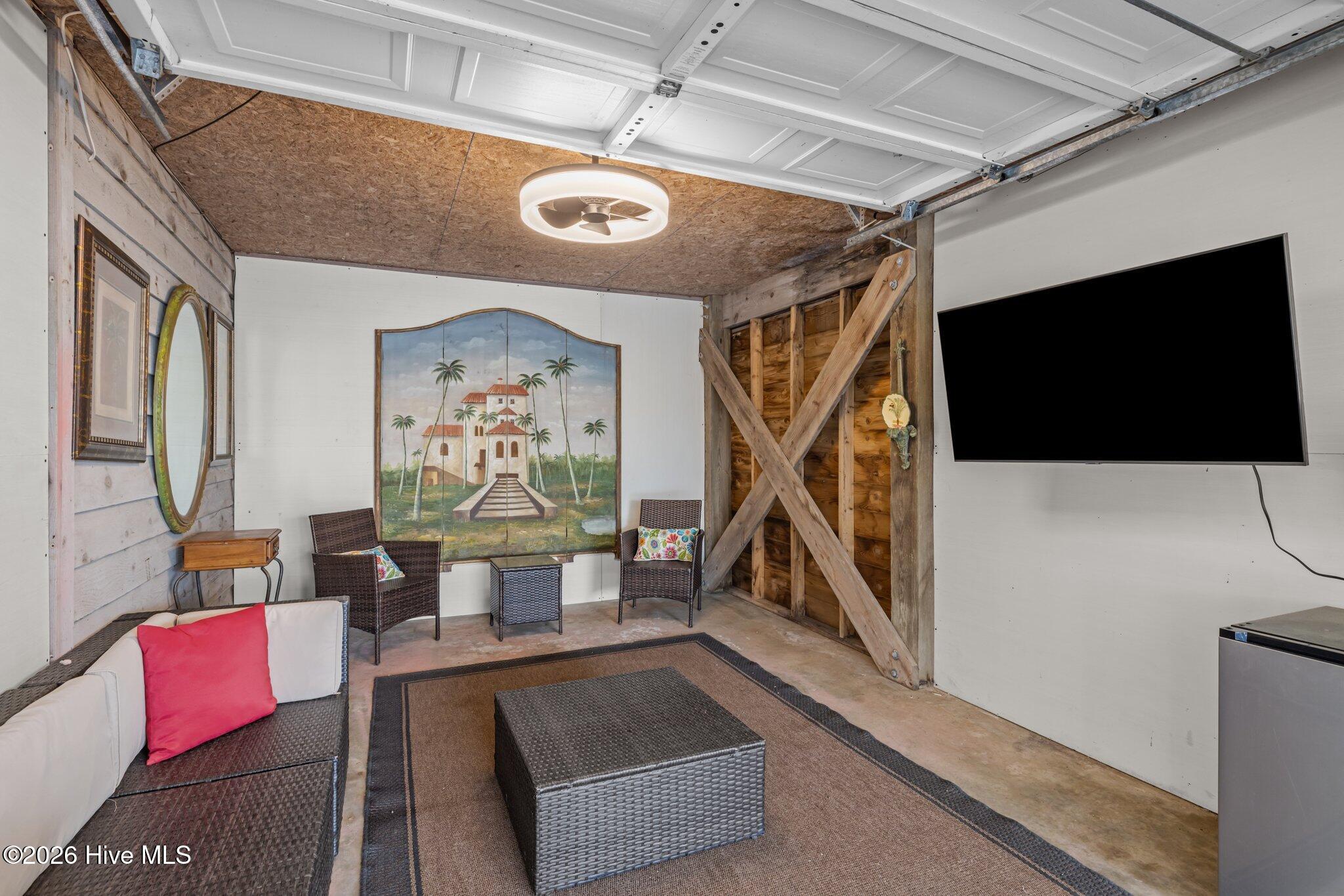 100565802 | Photo 33