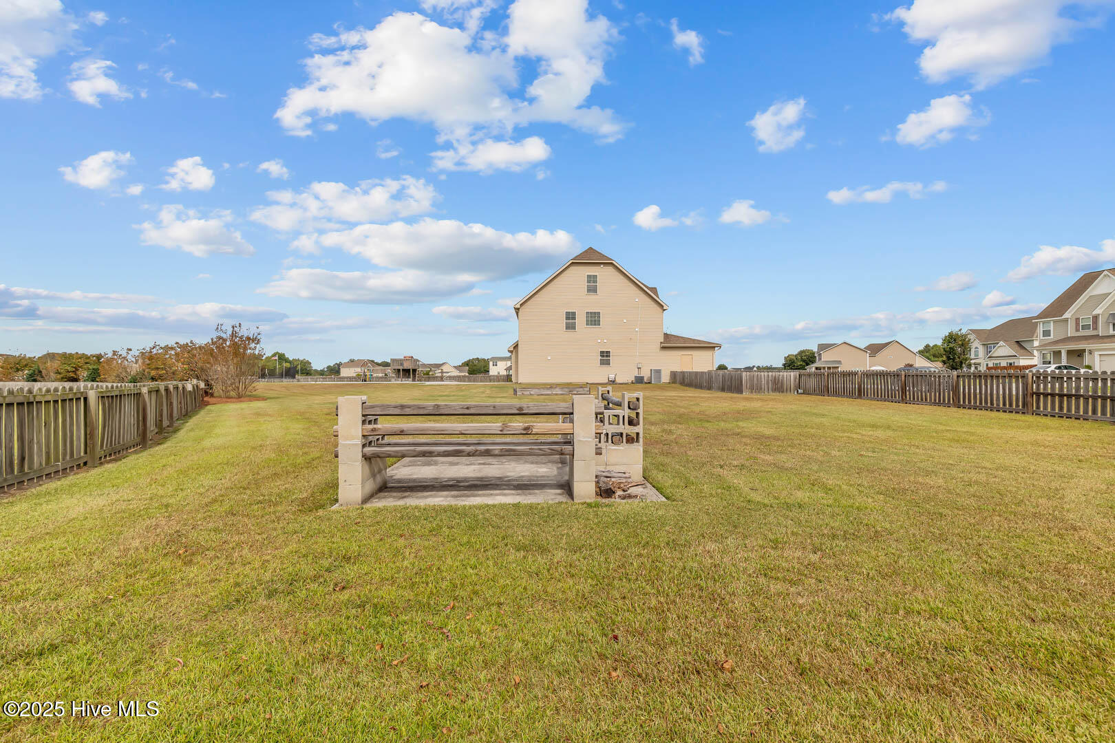 100532827 | Photo 74