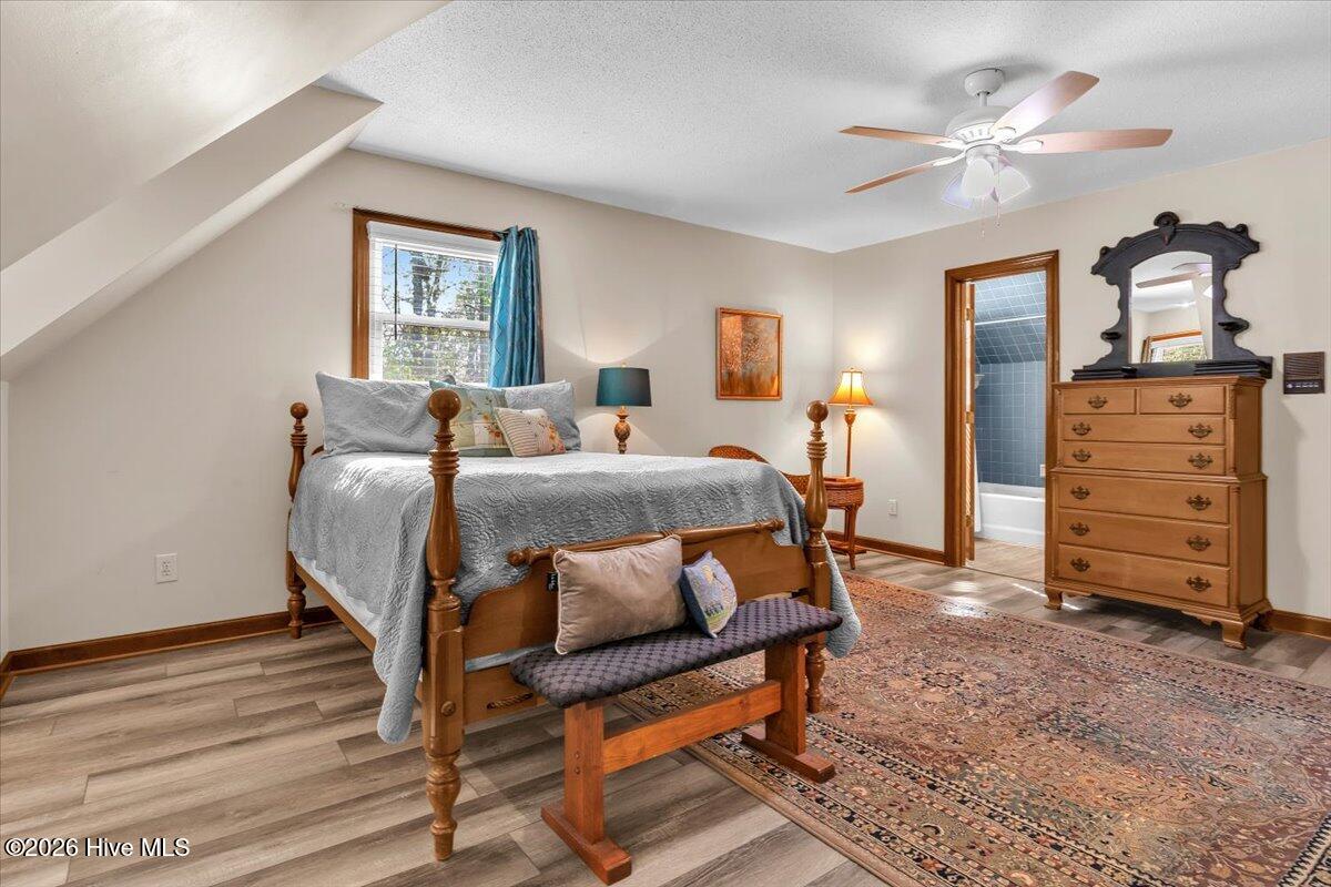 100565591 | Photo 49